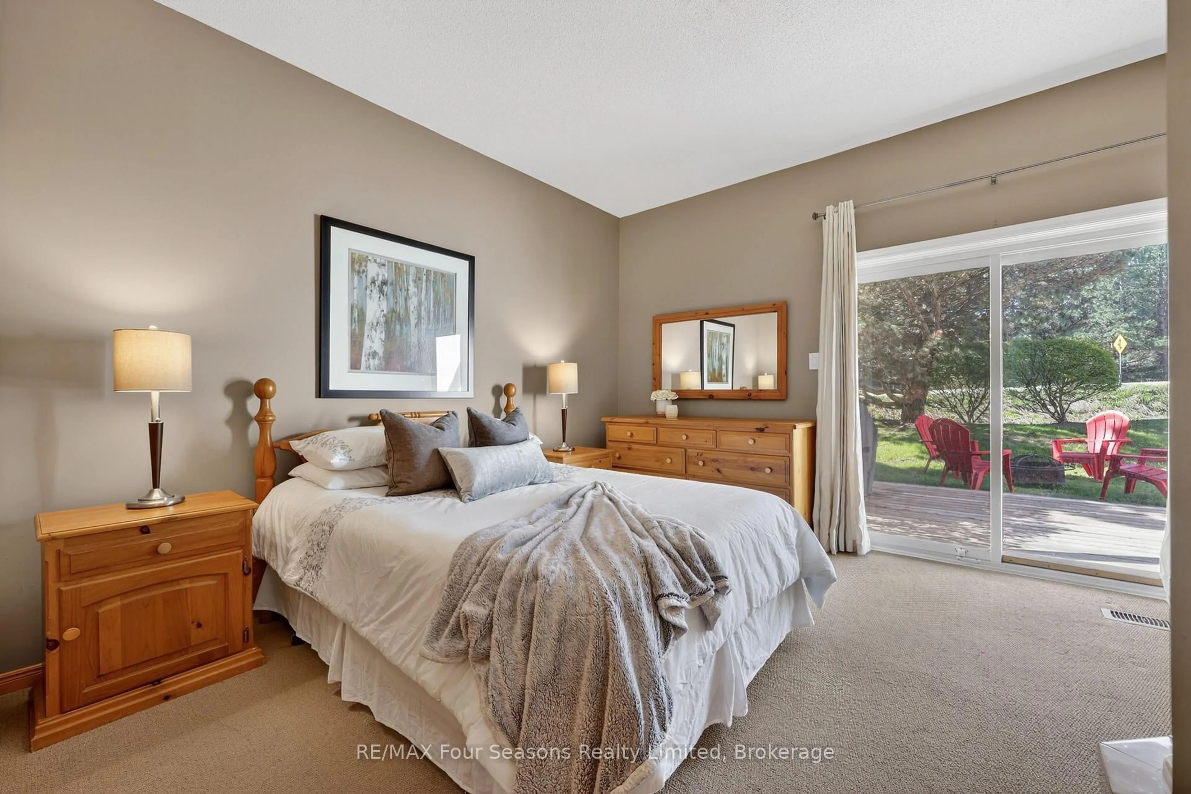 Bedroom with bed, unknown for 104 Kellie's Way #Unit #21, Blue Mountains Ontario L9Y 0L5