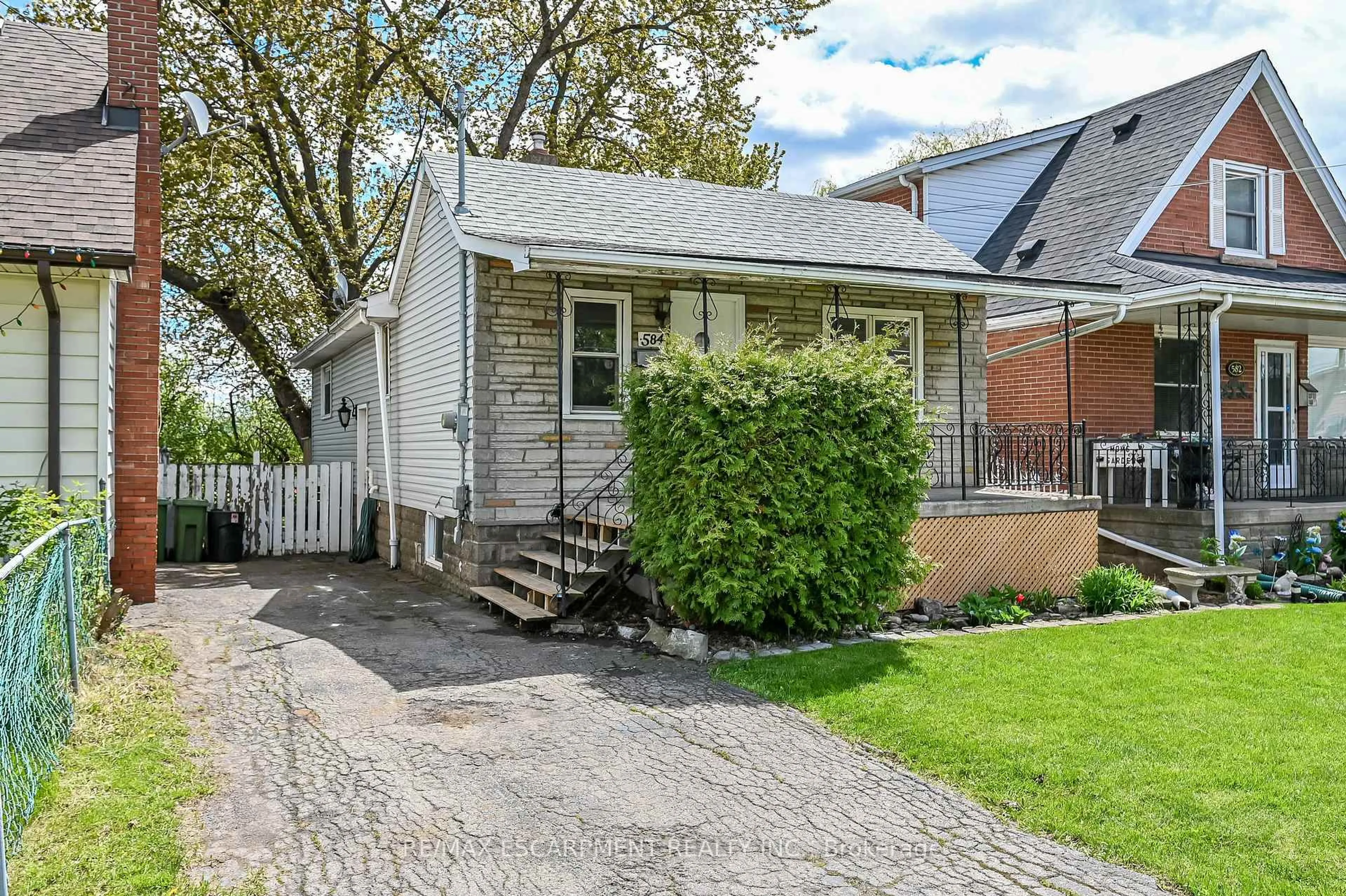 Unknown for 584 WATERLOO St, Hamilton Ontario L8H 6V5