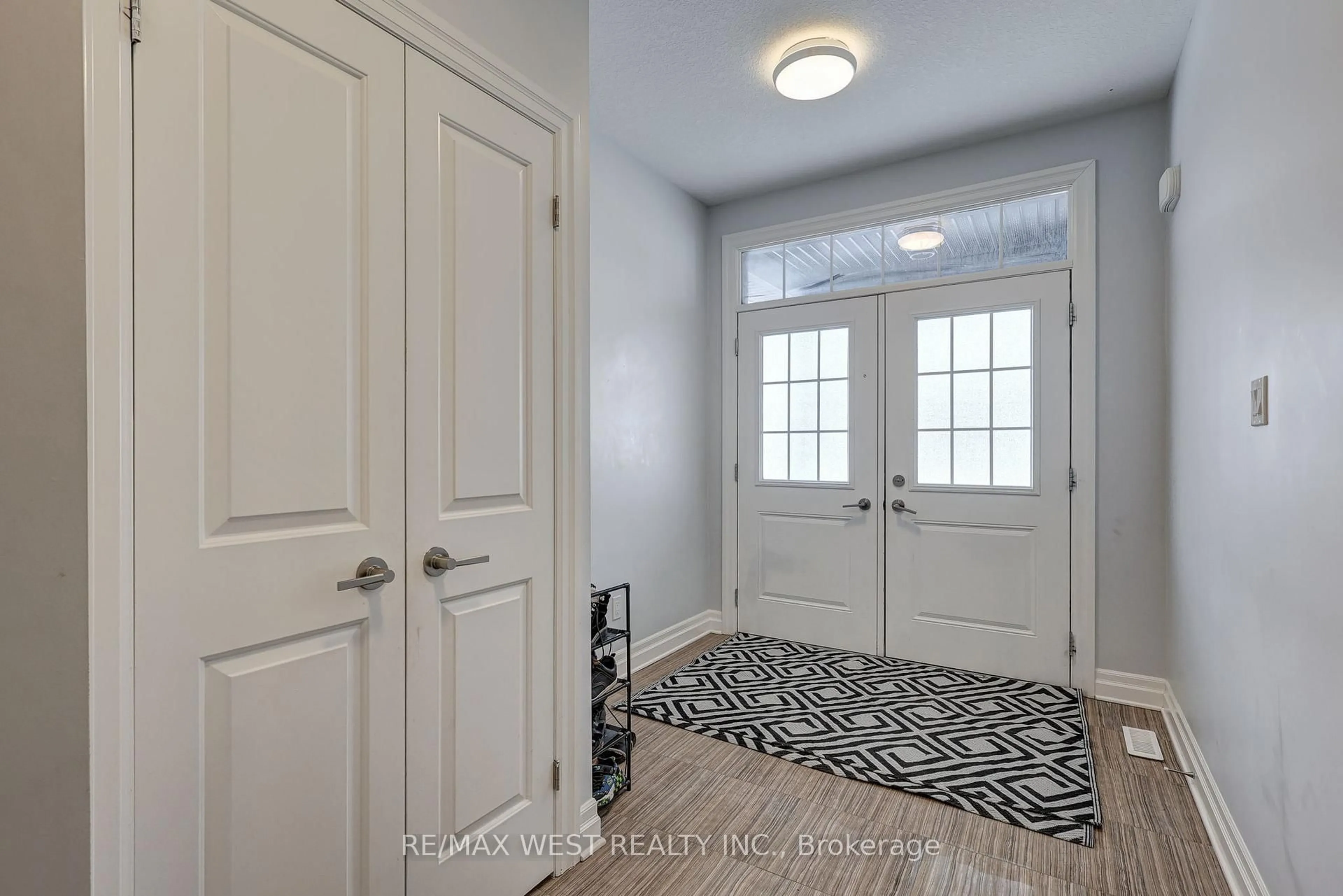 Indoor entryway for 2607 Sheffield Blvd, London South Ontario N6M 0G4