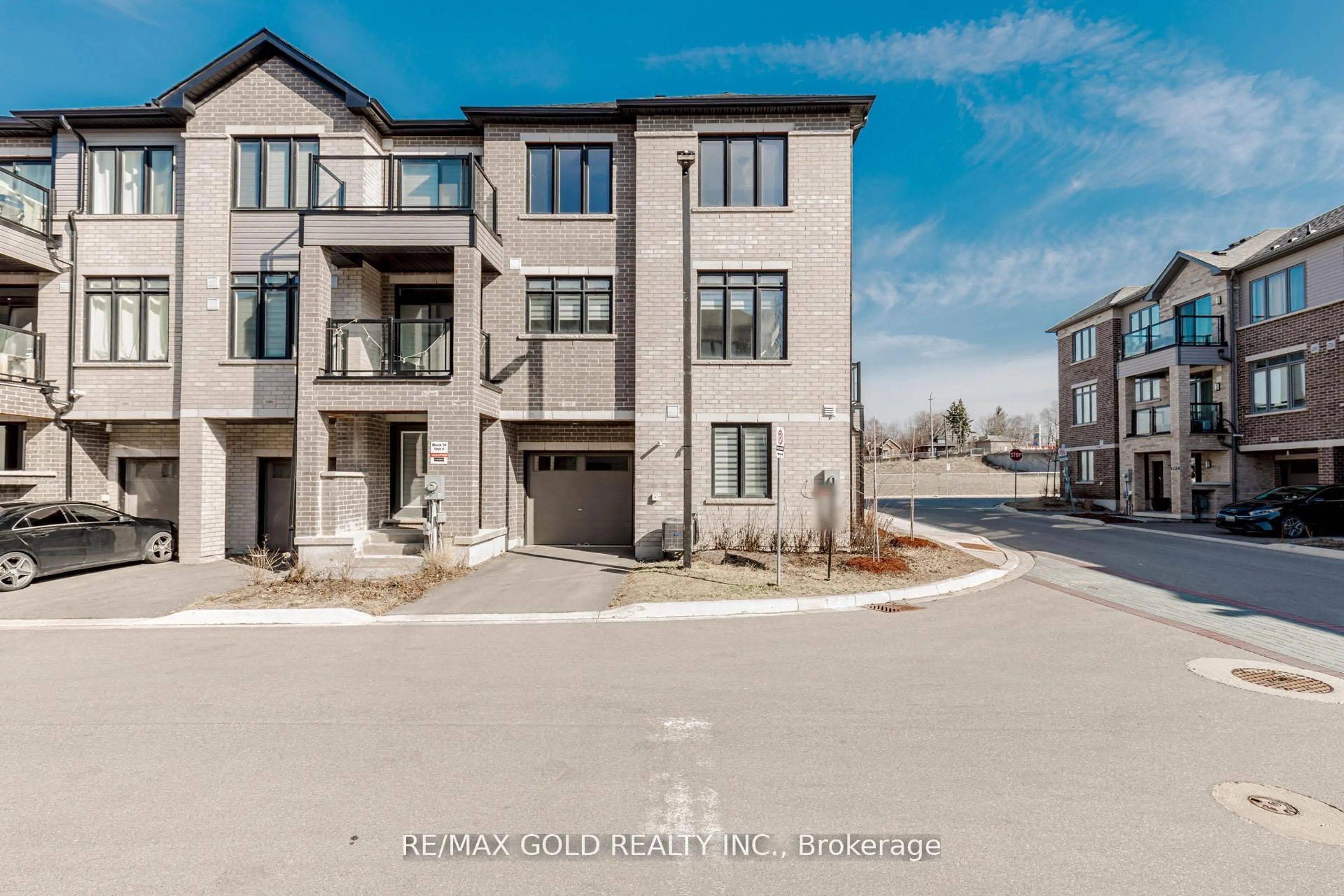 A pic from outside/outdoor area/front of a property/back of a property/a pic from drone, street for 585 Colborne St #1007, Brantford Ontario N3S 0K4