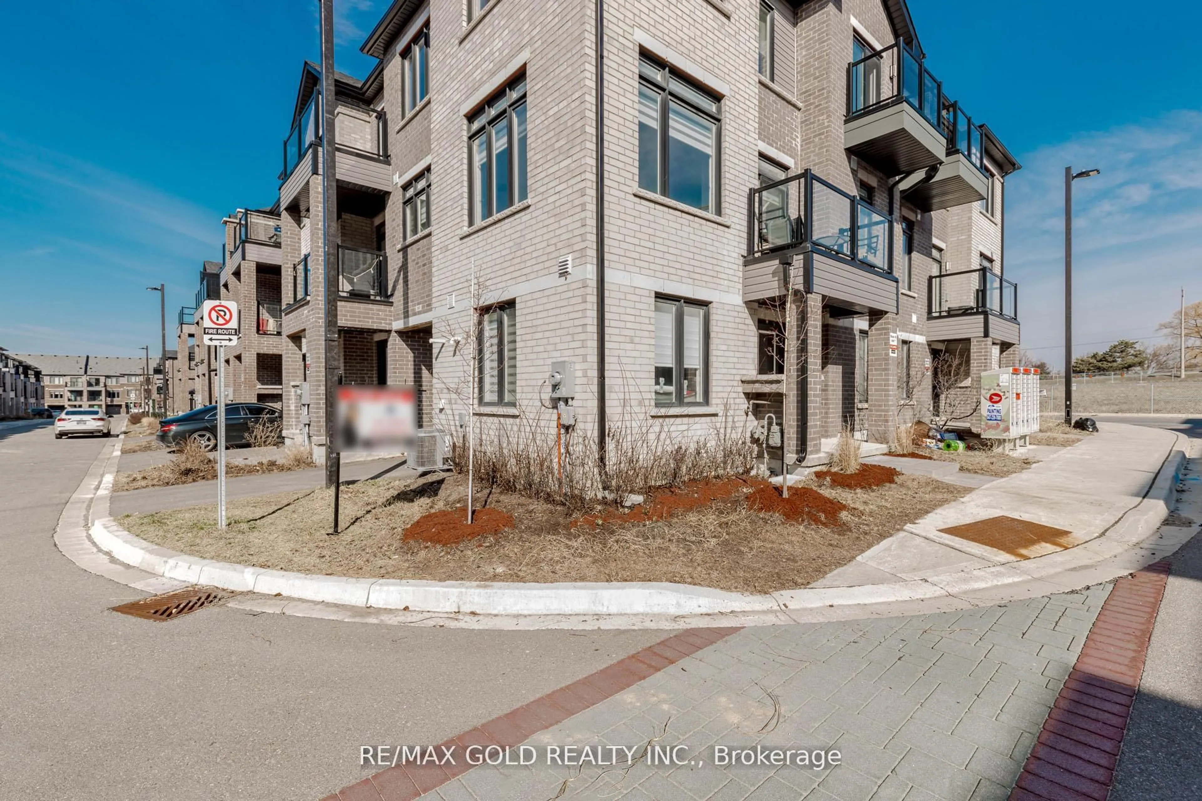 A pic from outside/outdoor area/front of a property/back of a property/a pic from drone, street for 585 Colborne St #1007, Brantford Ontario N3S 0K4