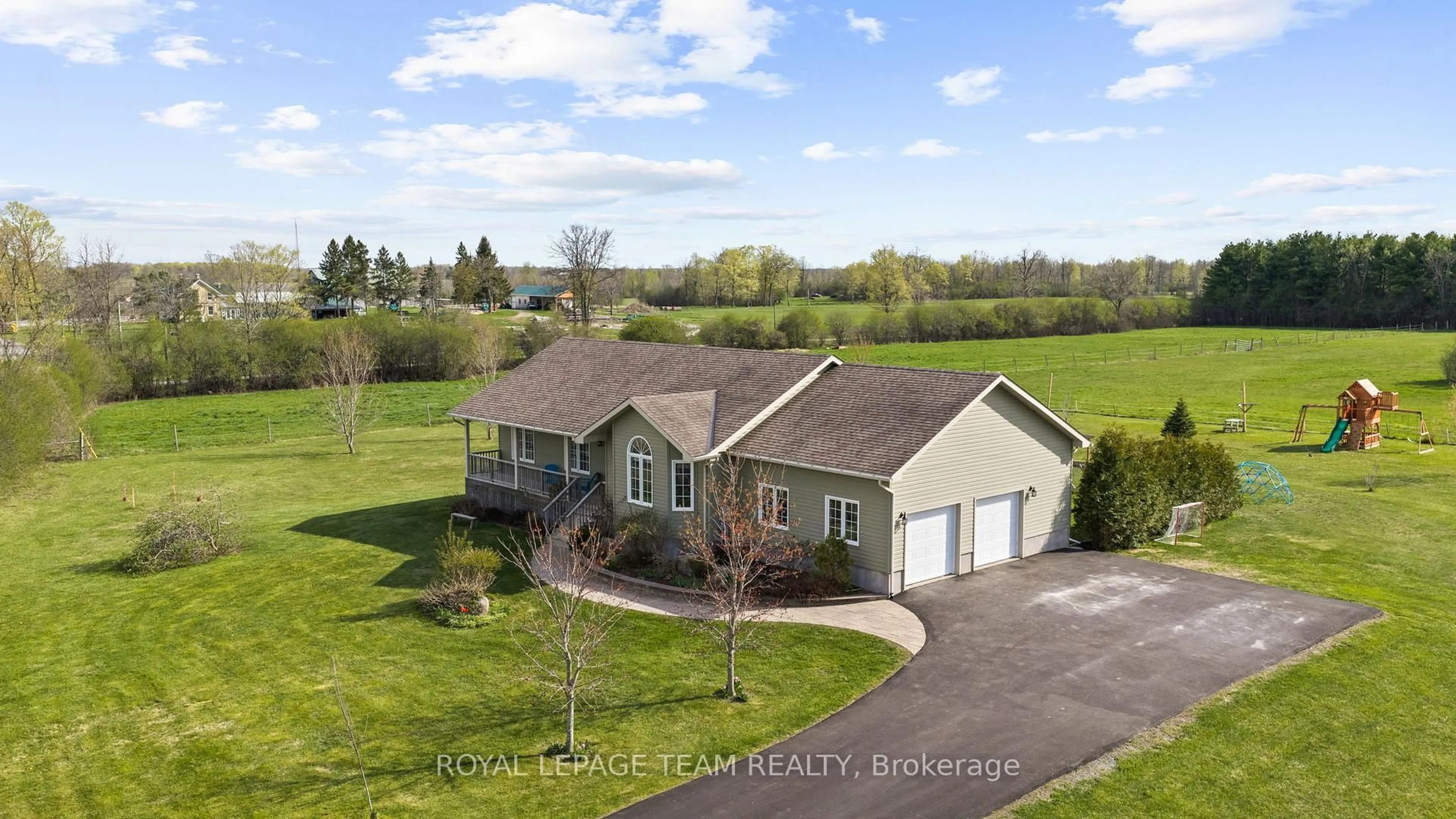 A pic from outside/outdoor area/front of a property/back of a property/a pic from drone, water/lake/river/ocean view for 1289 RIDEAU RIVER Rd, Merrickville Ontario K0G 1N0