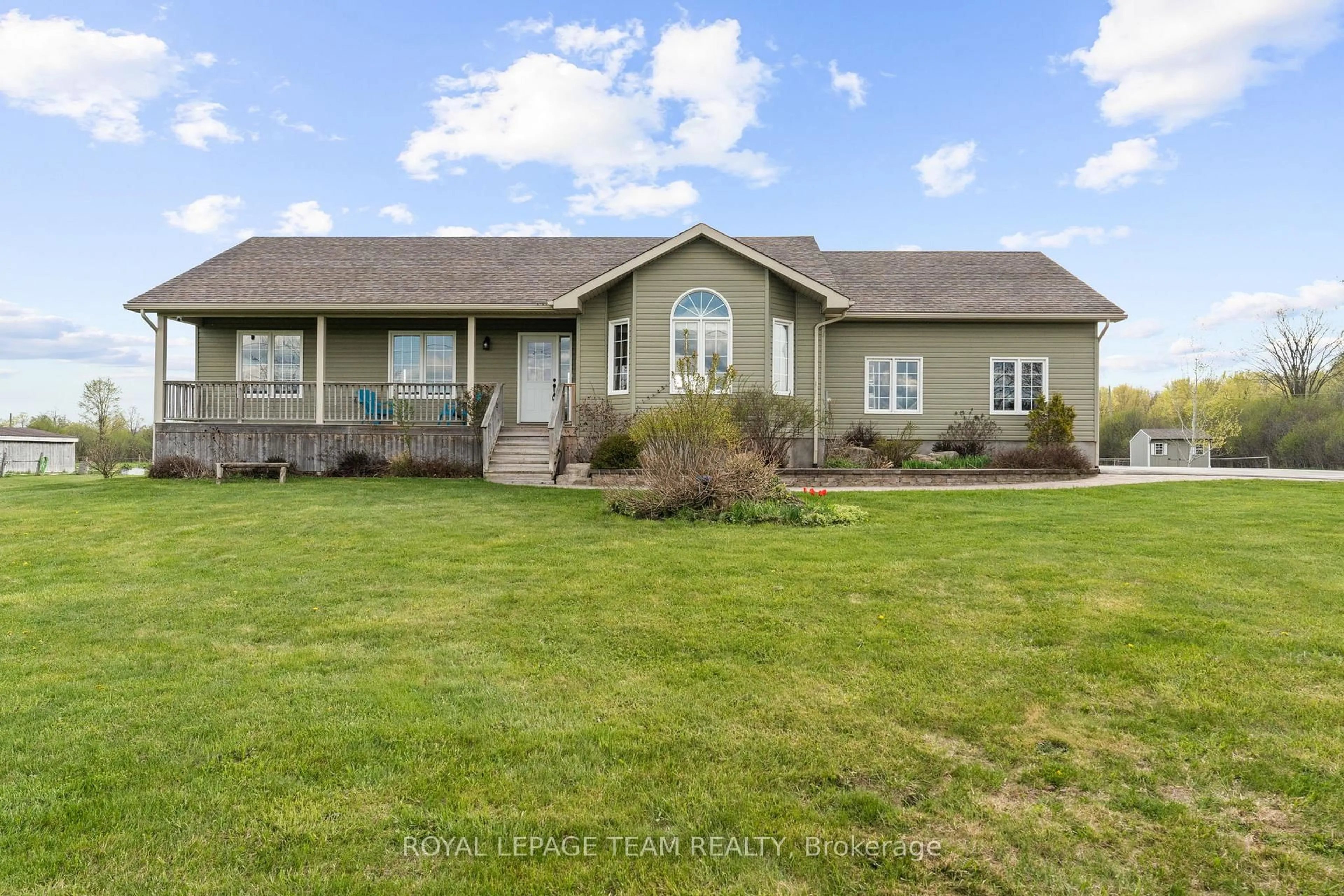 A pic from outside/outdoor area/front of a property/back of a property/a pic from drone, water/lake/river/ocean view for 1289 RIDEAU RIVER Rd, Merrickville Ontario K0G 1N0