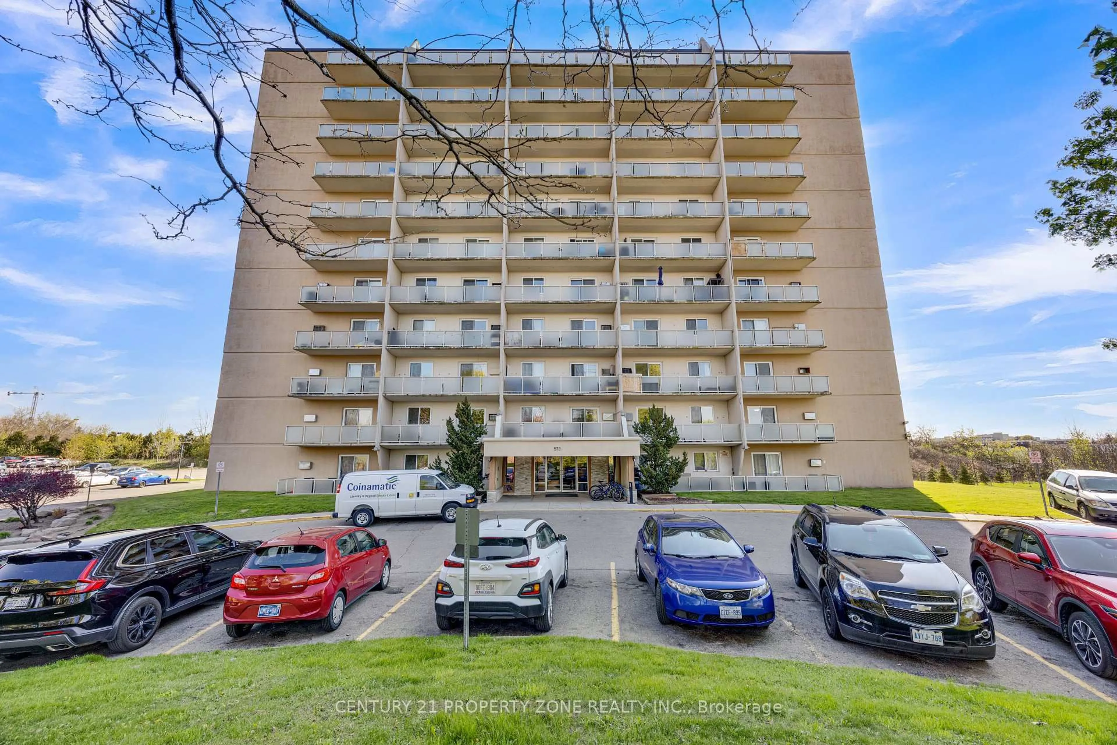 A pic from outside/outdoor area/front of a property/back of a property/a pic from drone, building for 573 MORNINGTON Ave #907, London East Ontario N5Y 4T9