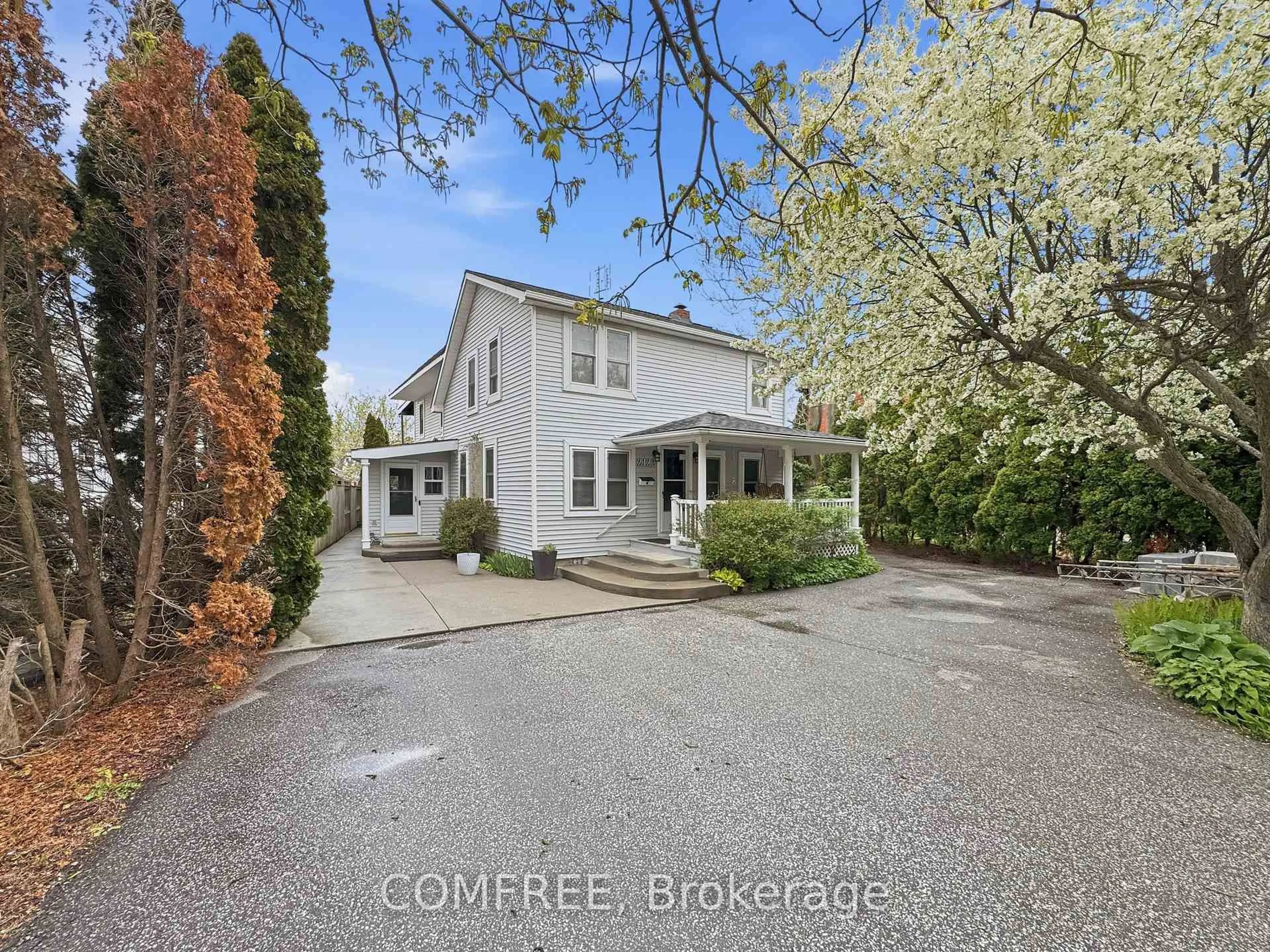 A pic from outside/outdoor area/front of a property/back of a property/a pic from drone, street for 2122 Old Front Rd, LaSalle Ontario N9J 2C9