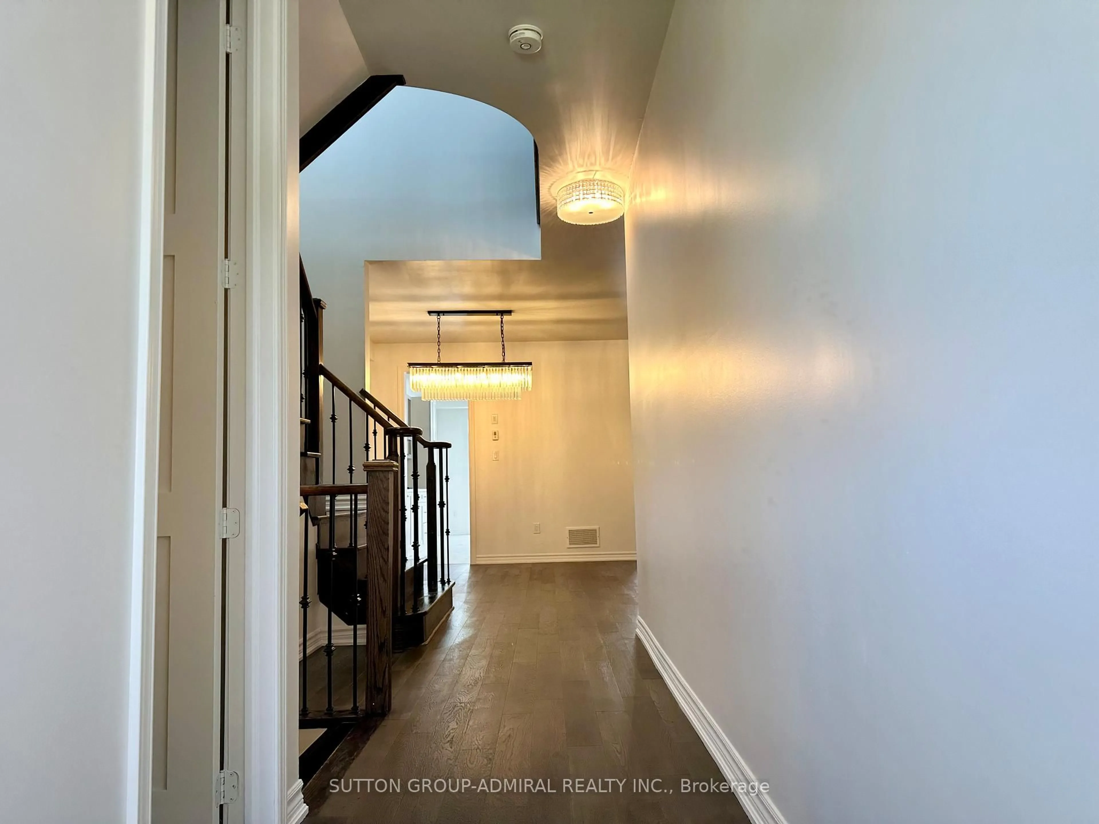 Indoor entryway for 949 Line 9 Rd, Niagara-on-the-Lake Ontario L0S 1J1