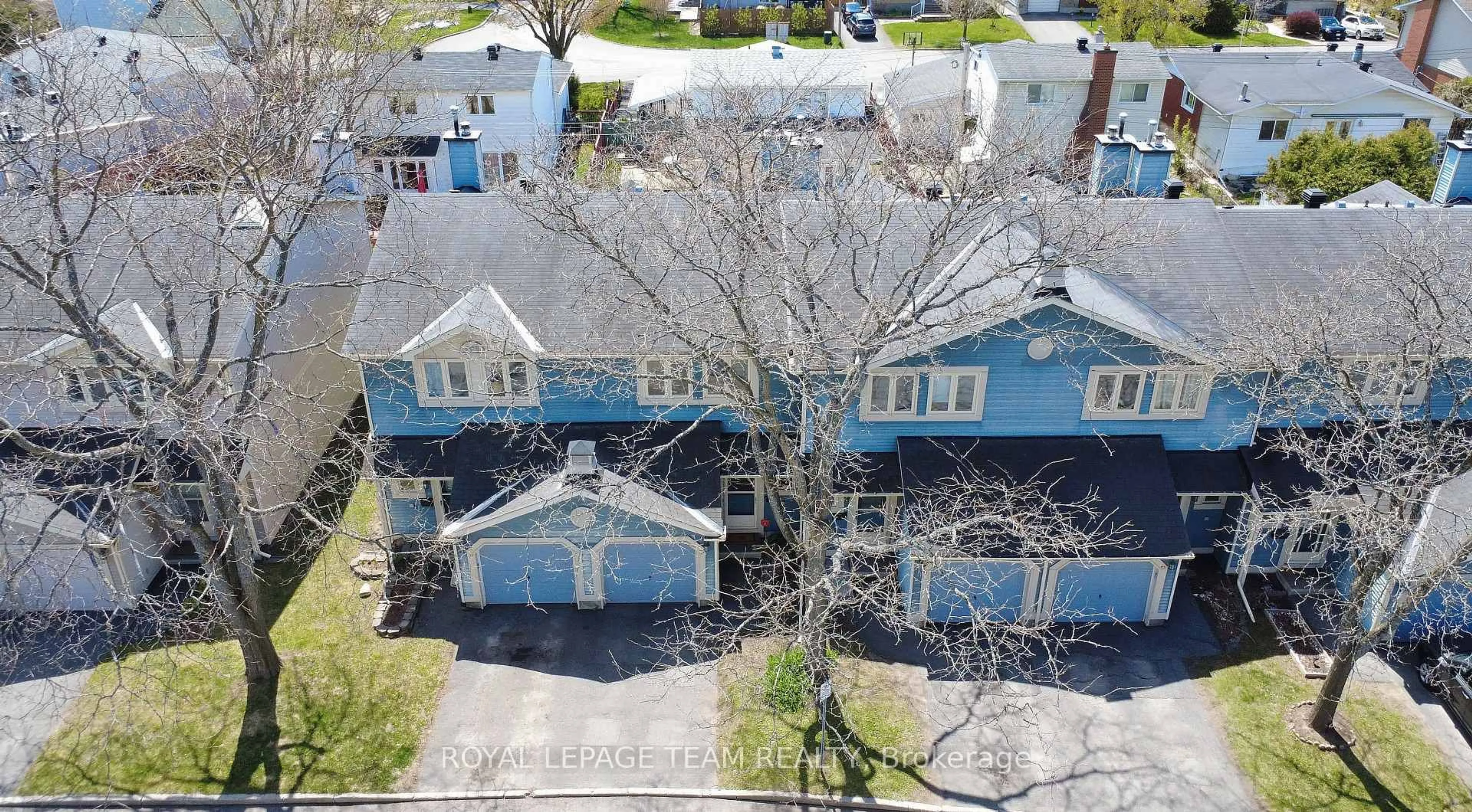 A pic from outside/outdoor area/front of a property/back of a property/a pic from drone, street for 39 Saxton Private, Ottawa Ontario K2H 9P3