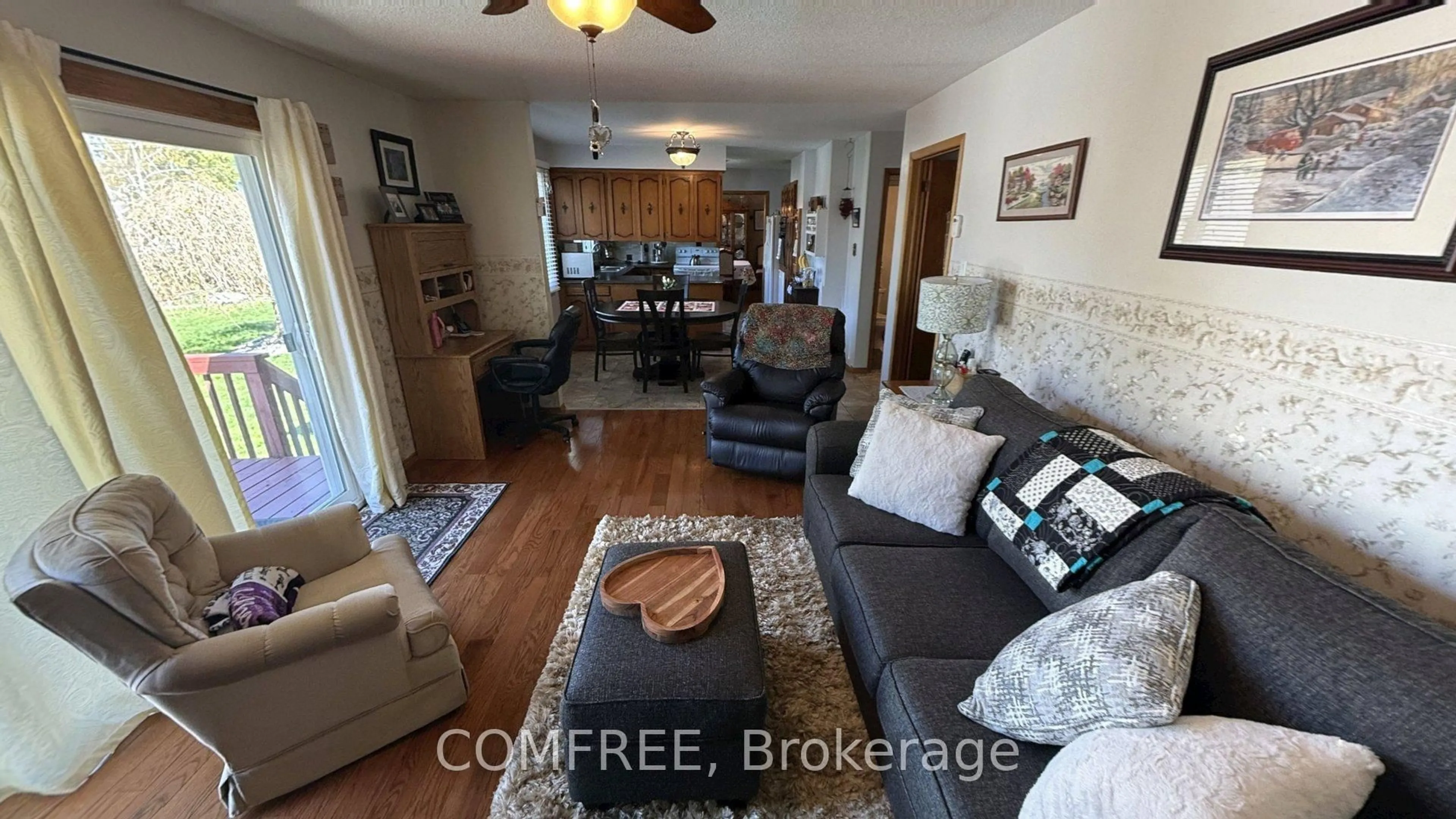 Living room with furniture, unknown for 4088 Florence Ave, Petrolia Ontario N0N 1R0