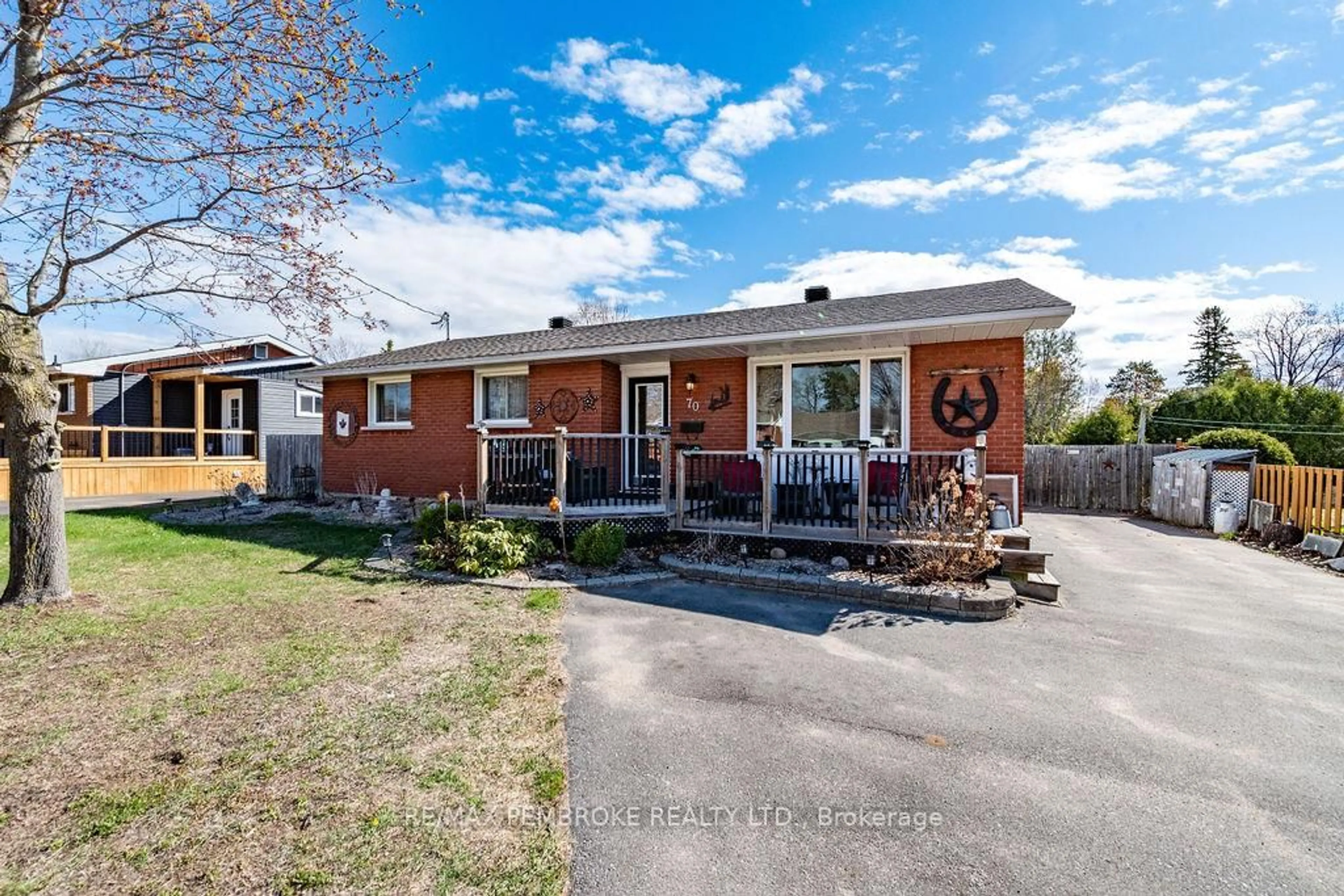 Unknown for 70 Selkirk St, Petawawa Ontario K8H 1P4