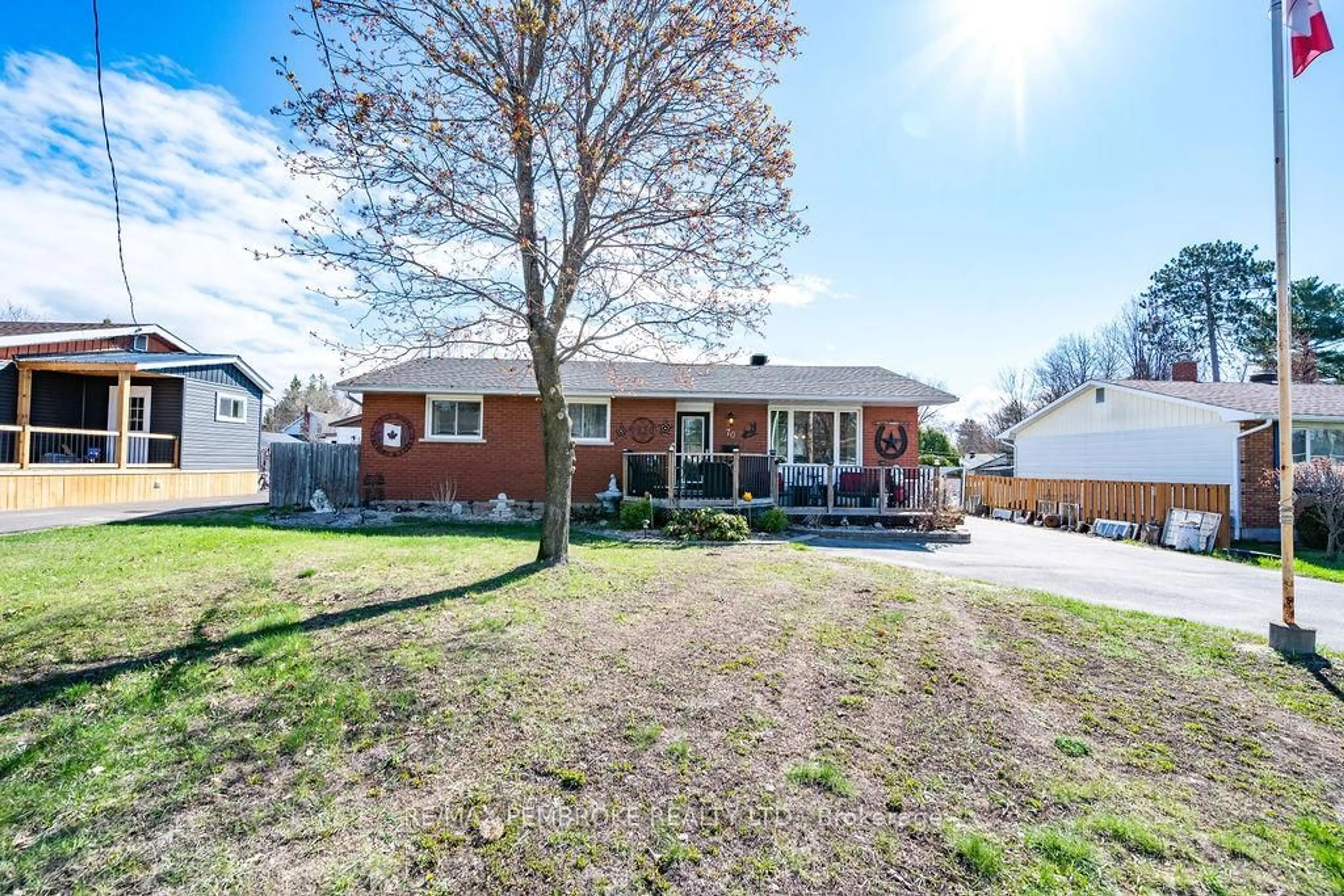 Unknown for 70 Selkirk St, Petawawa Ontario K8H 1P4