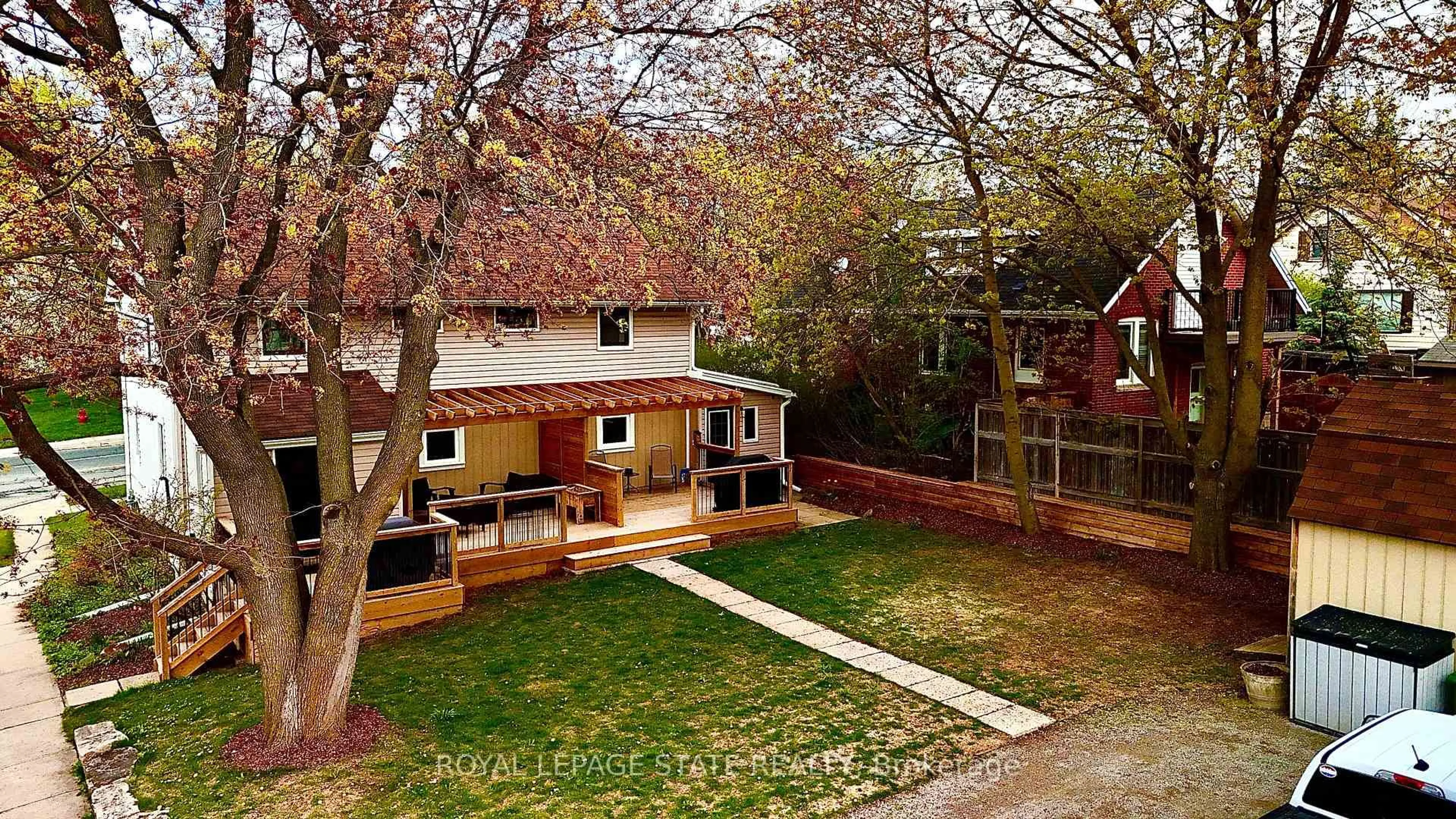 A pic from outside/outdoor area/front of a property/back of a property/a pic from drone, street for 358 Dundas St, Hamilton Ontario L0R 2H1