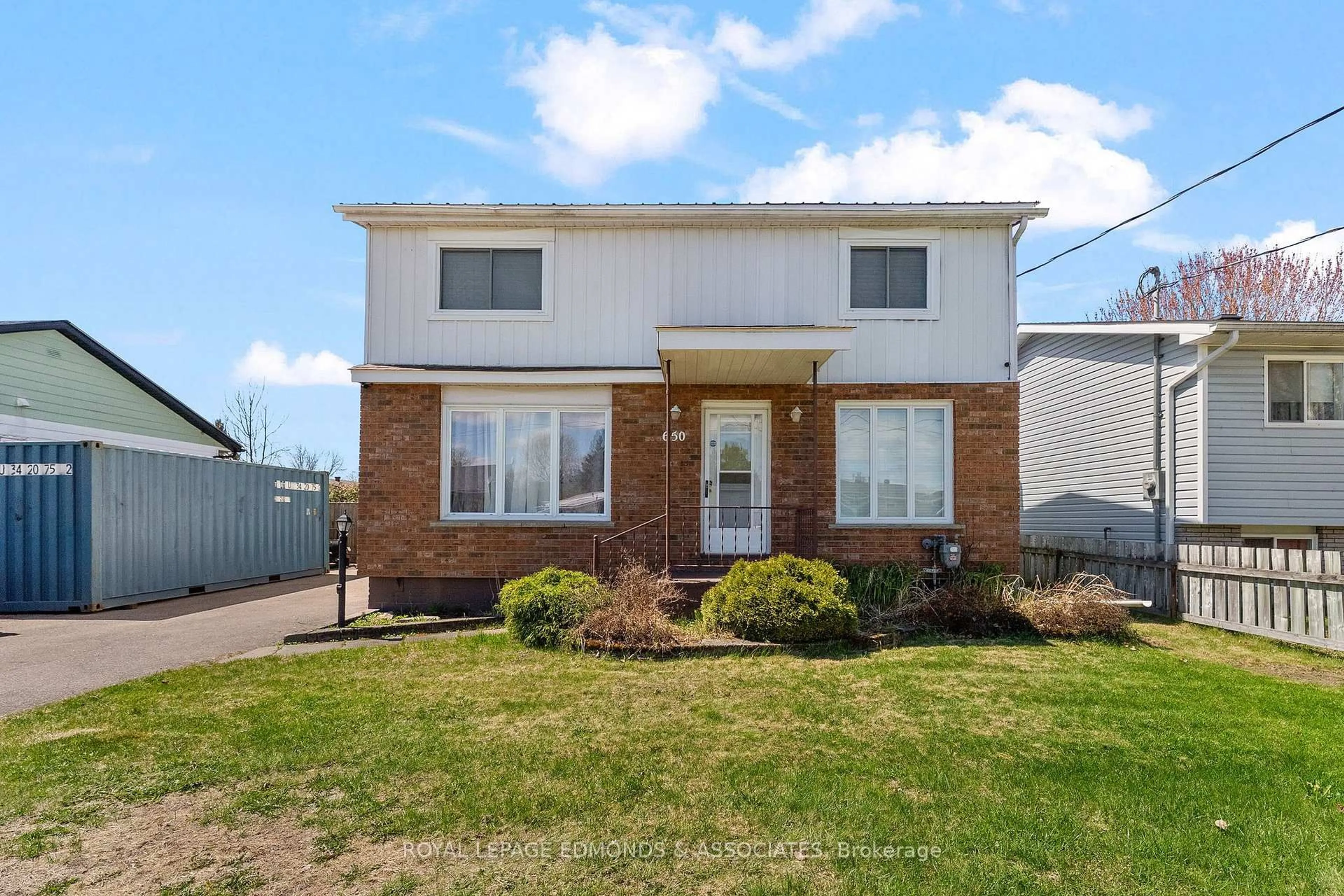 Home with vinyl exterior material, street for 650 Lorne St, Laurentian Valley Ontario K8A 6T6