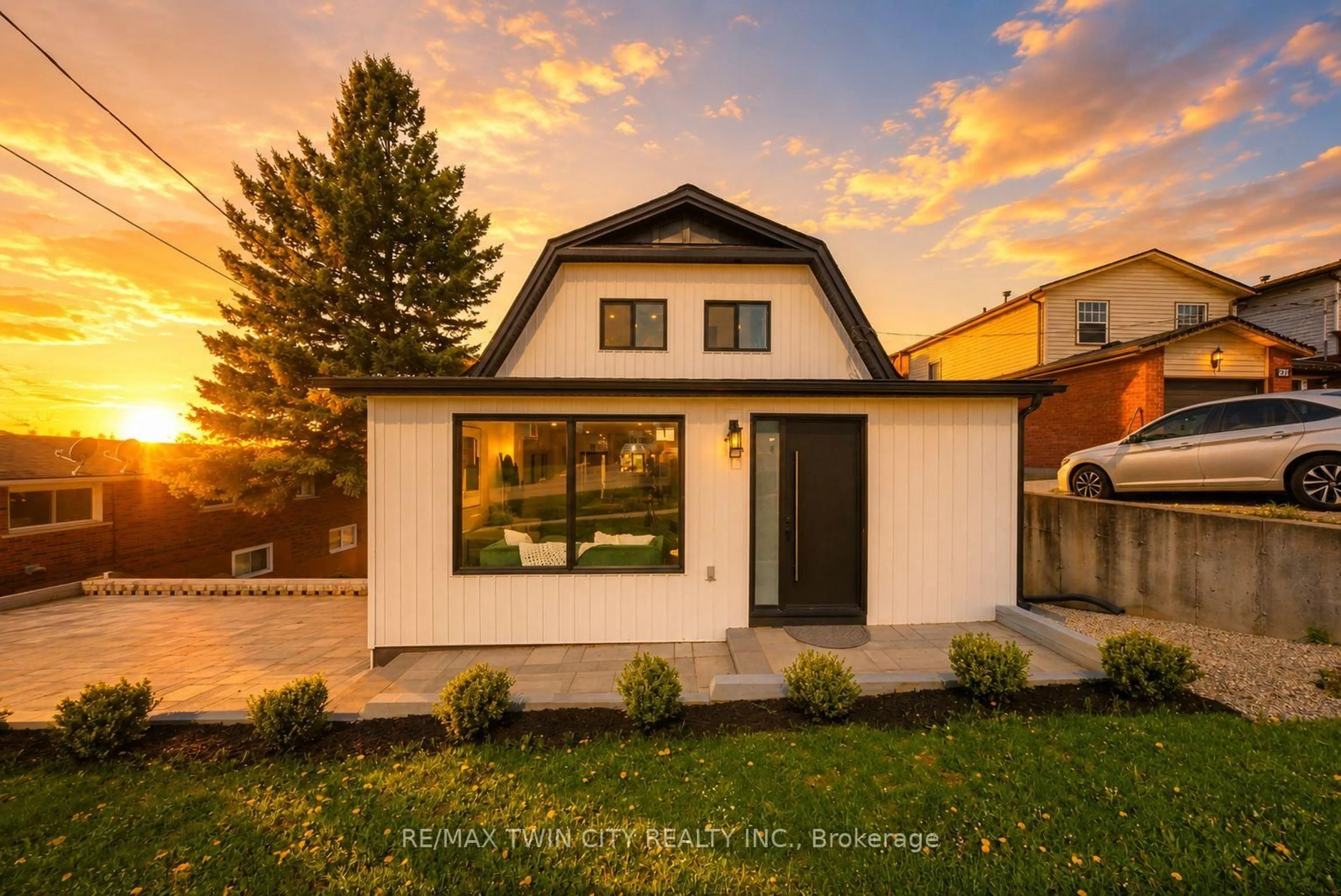 Home with vinyl exterior material, street for 23 Aberdeen St, Haldimand Ontario N3W 1C8