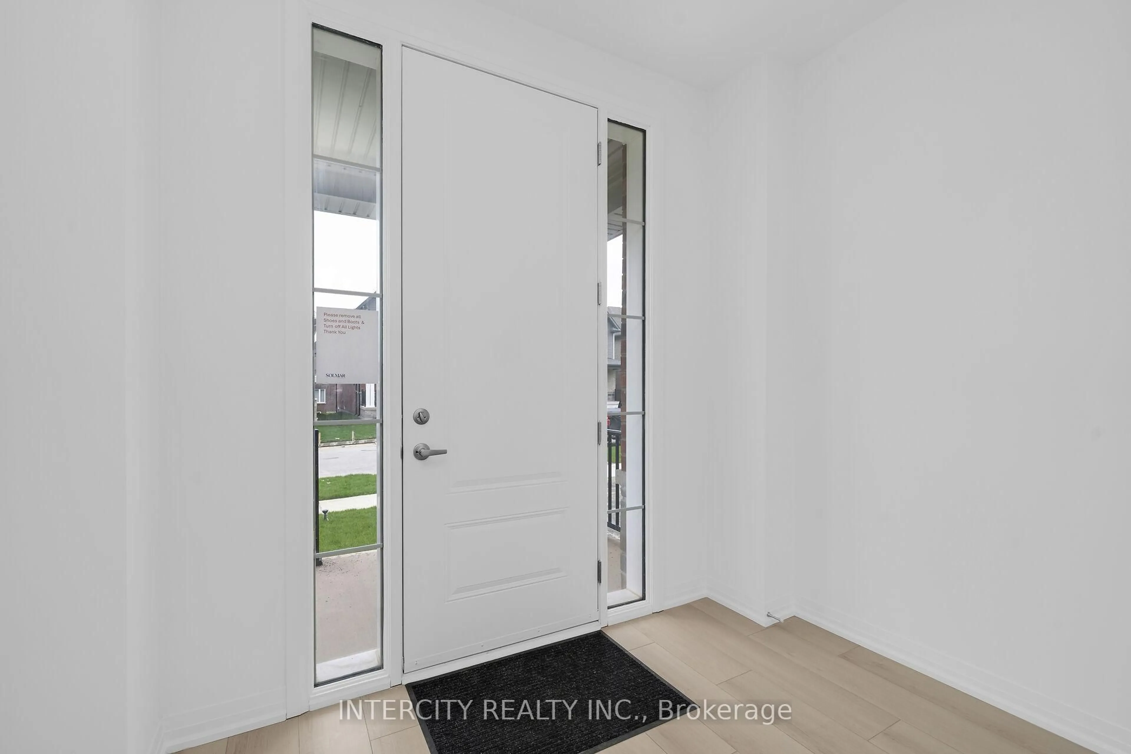 Indoor entryway for 138 McGill Ave, Erin Ontario N0B 1T0