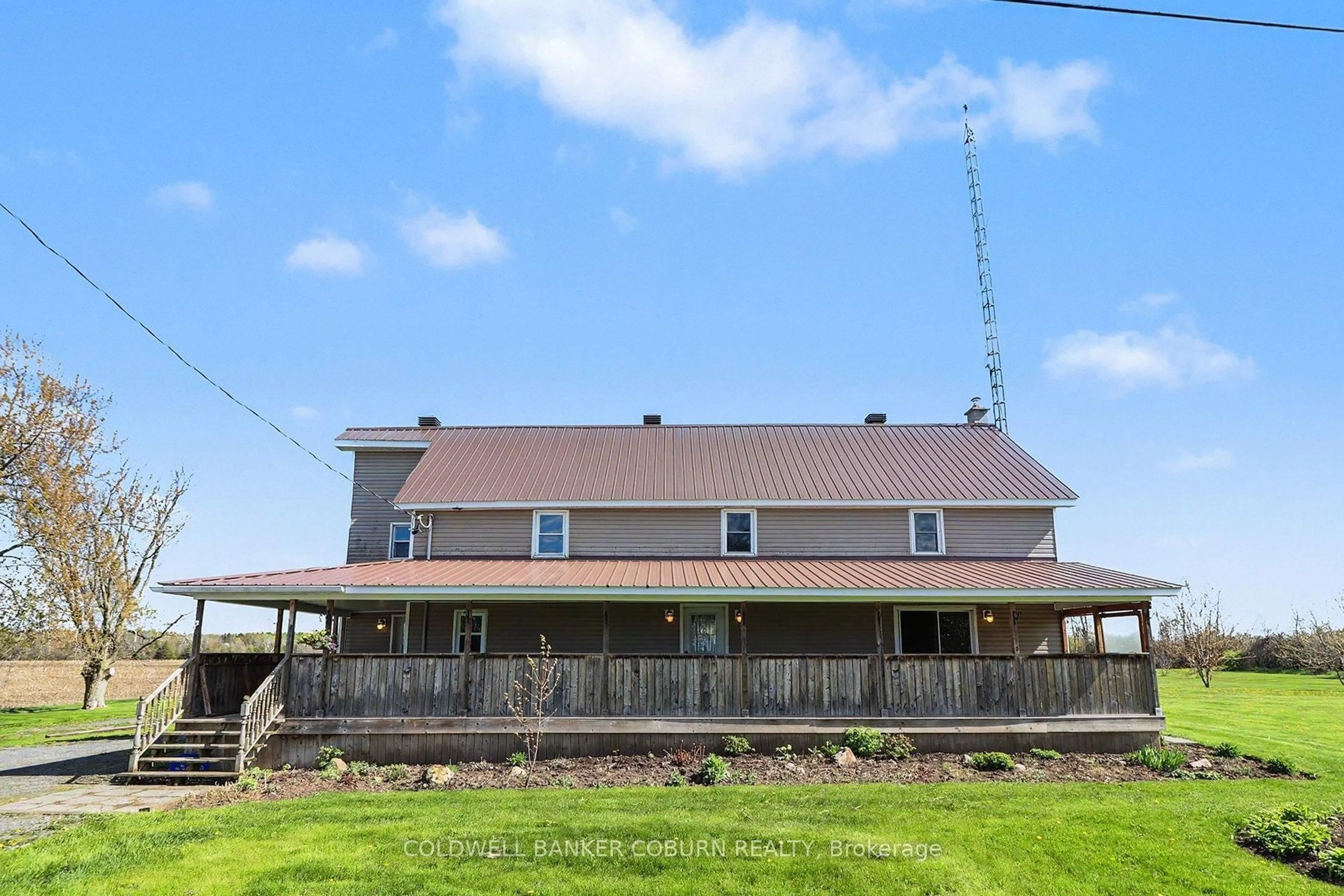 A pic from outside/outdoor area/front of a property/back of a property/a pic from drone, building for 3542 Beckstead Rd, South Dundas Ontario K0C 1H0