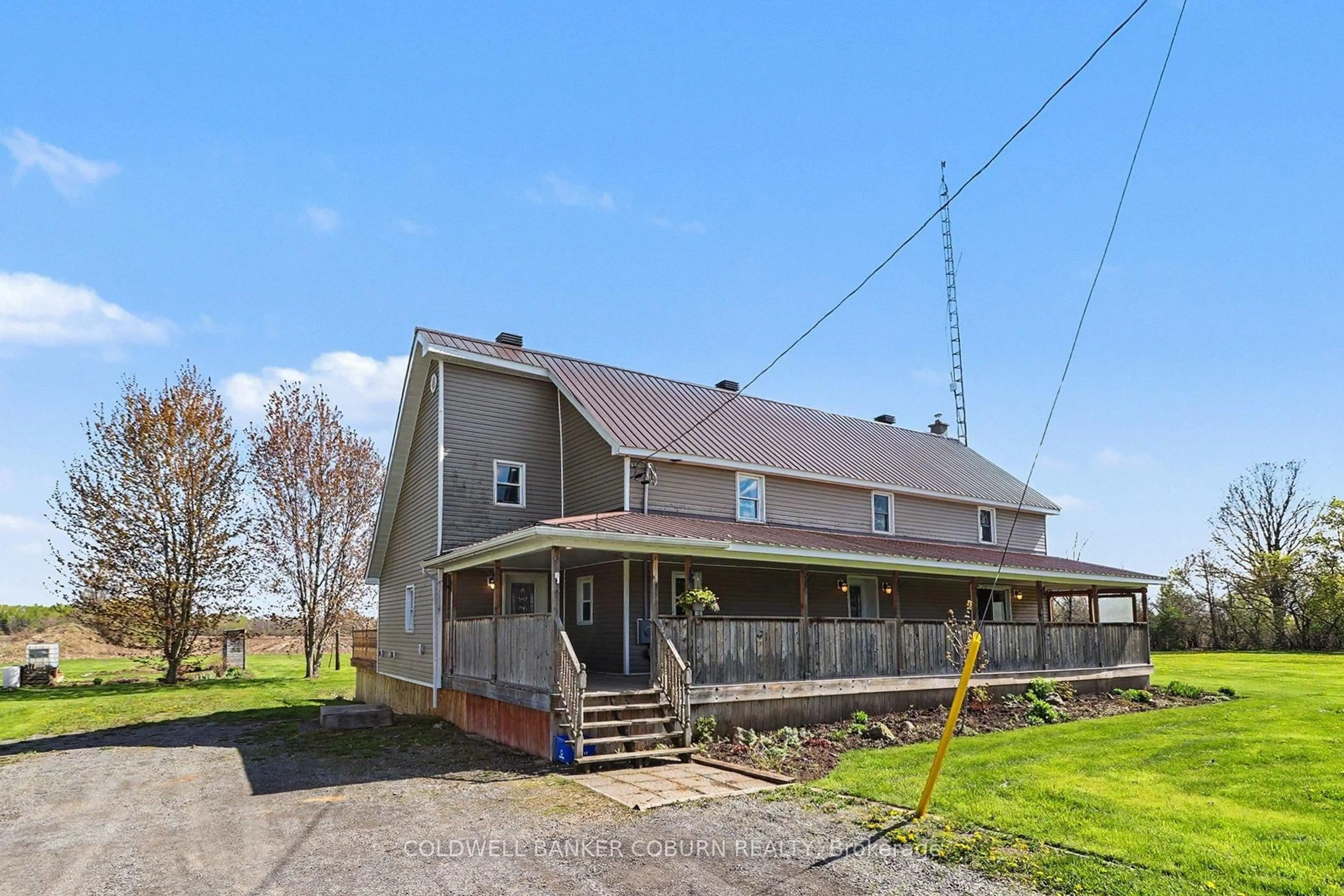 A pic from outside/outdoor area/front of a property/back of a property/a pic from drone, building for 3542 Beckstead Rd, South Dundas Ontario K0C 1H0