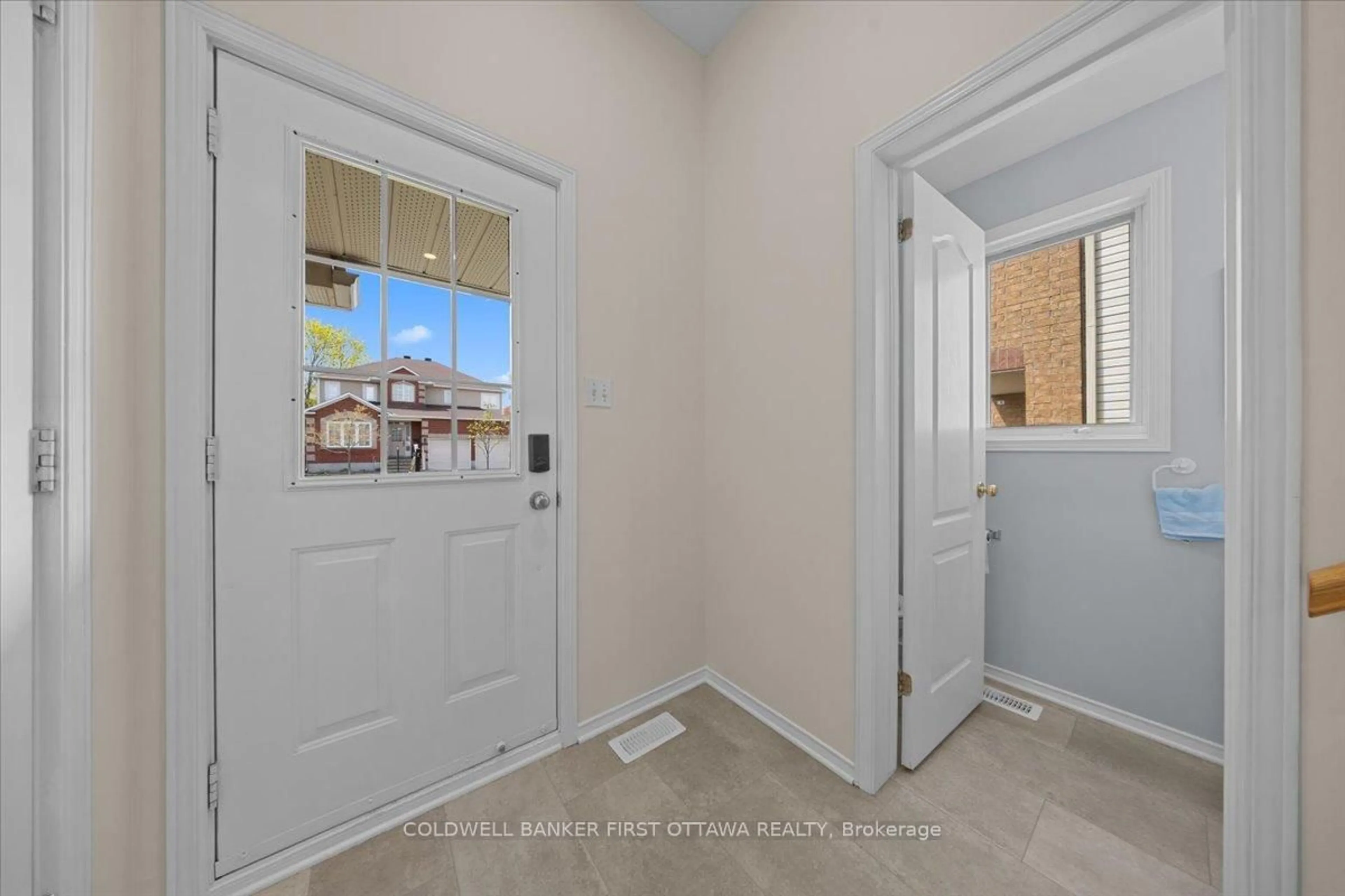 Indoor entryway for 22 CLOUTIER St, Ottawa Ontario K2J 4T5