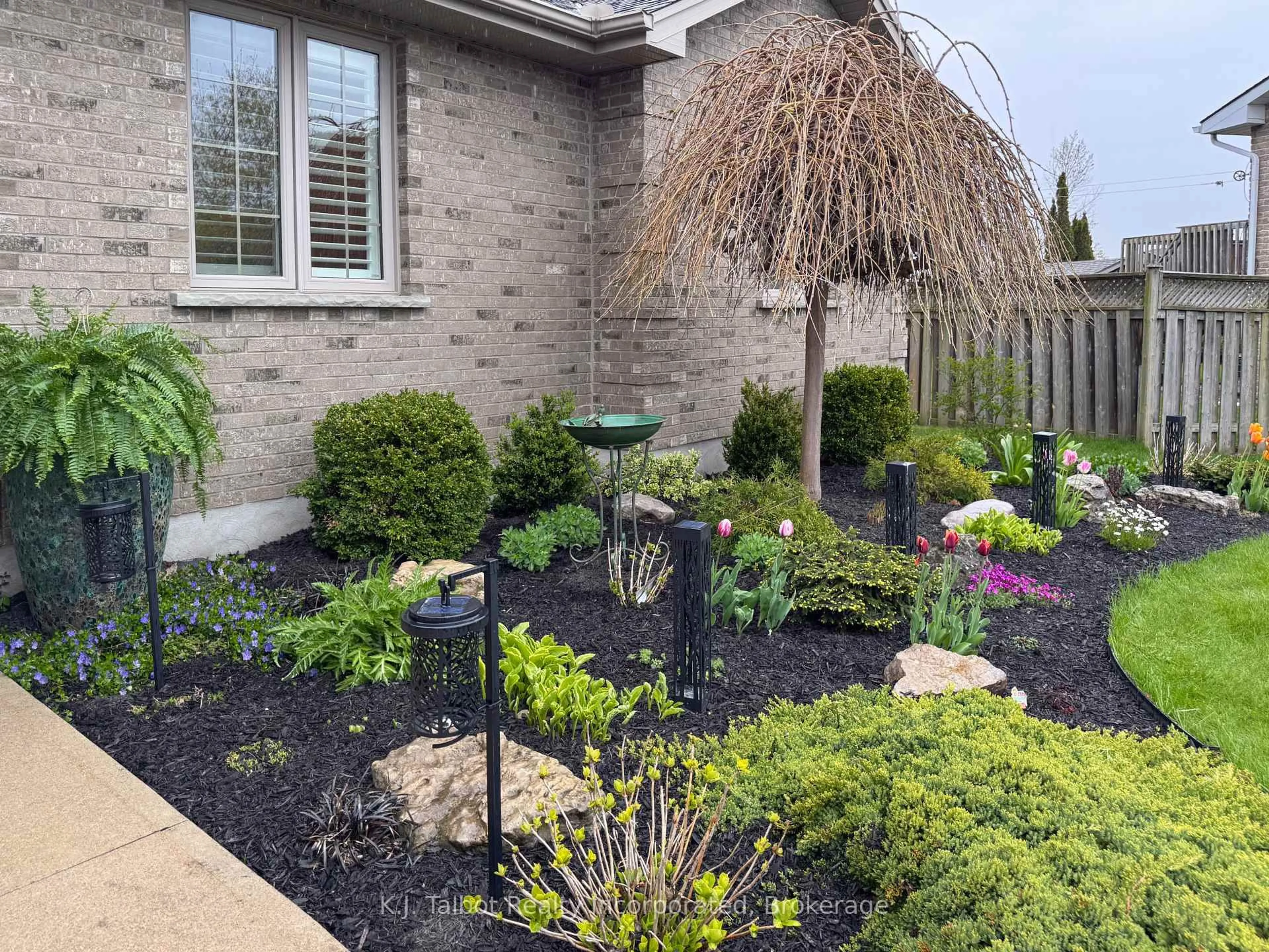 Patio, street for 11 Lee Cres, Goderich Ontario N7A 4L3