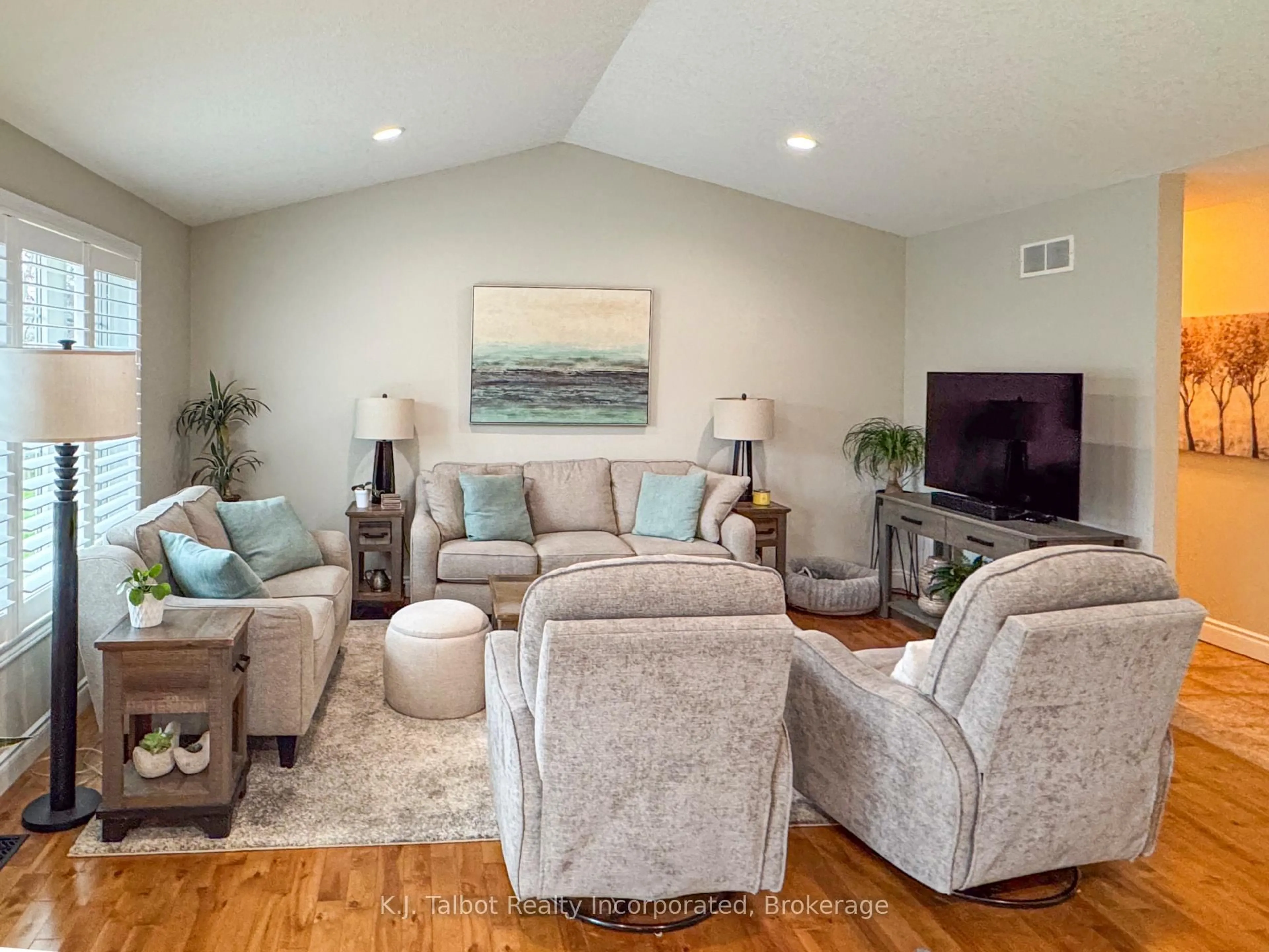 Living room with furniture, unknown for 11 Lee Cres, Goderich Ontario N7A 4L3