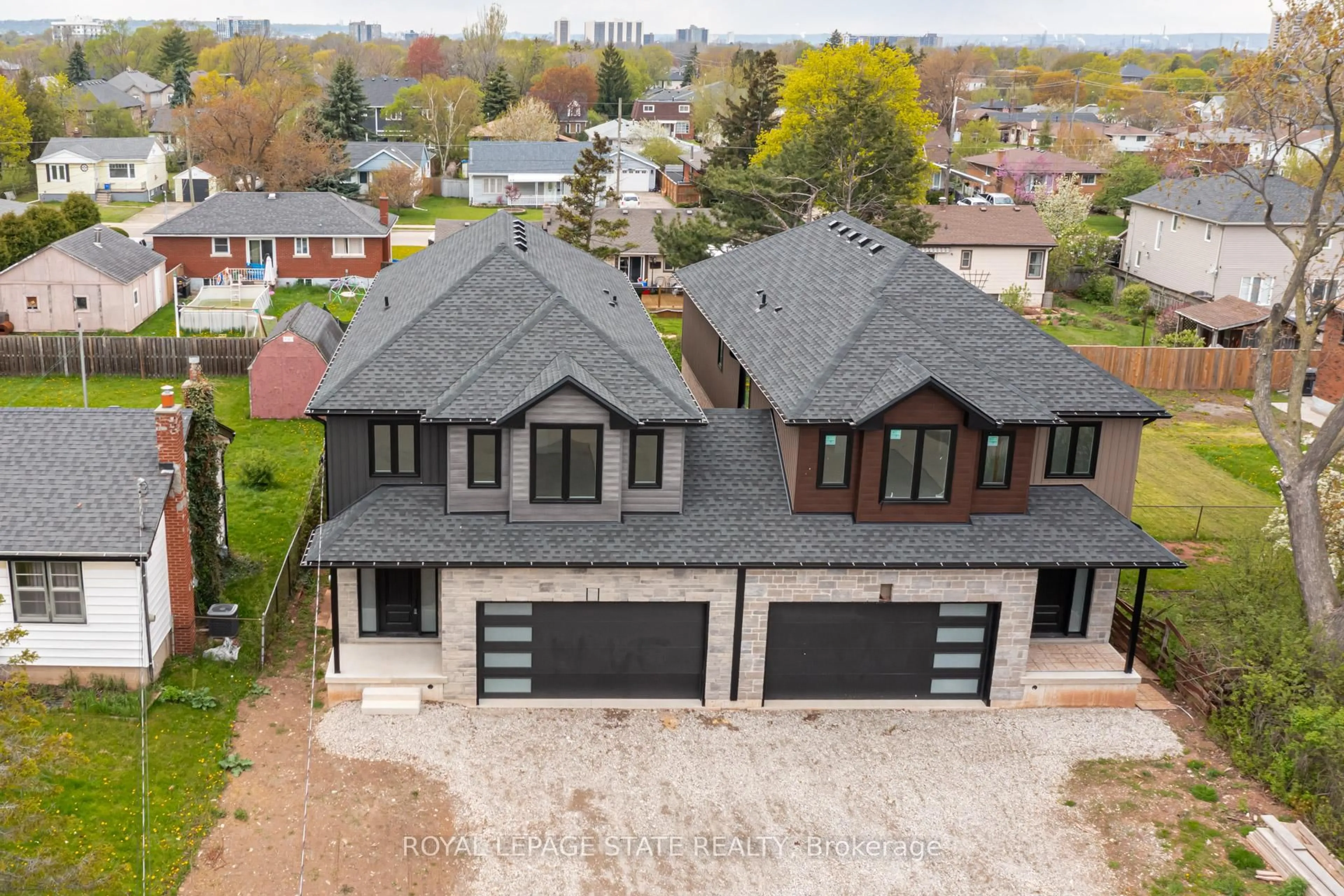 A pic from outside/outdoor area/front of a property/back of a property/a pic from drone, street for 39 Norwich Rd, Hamilton Ontario L8E 1Z7