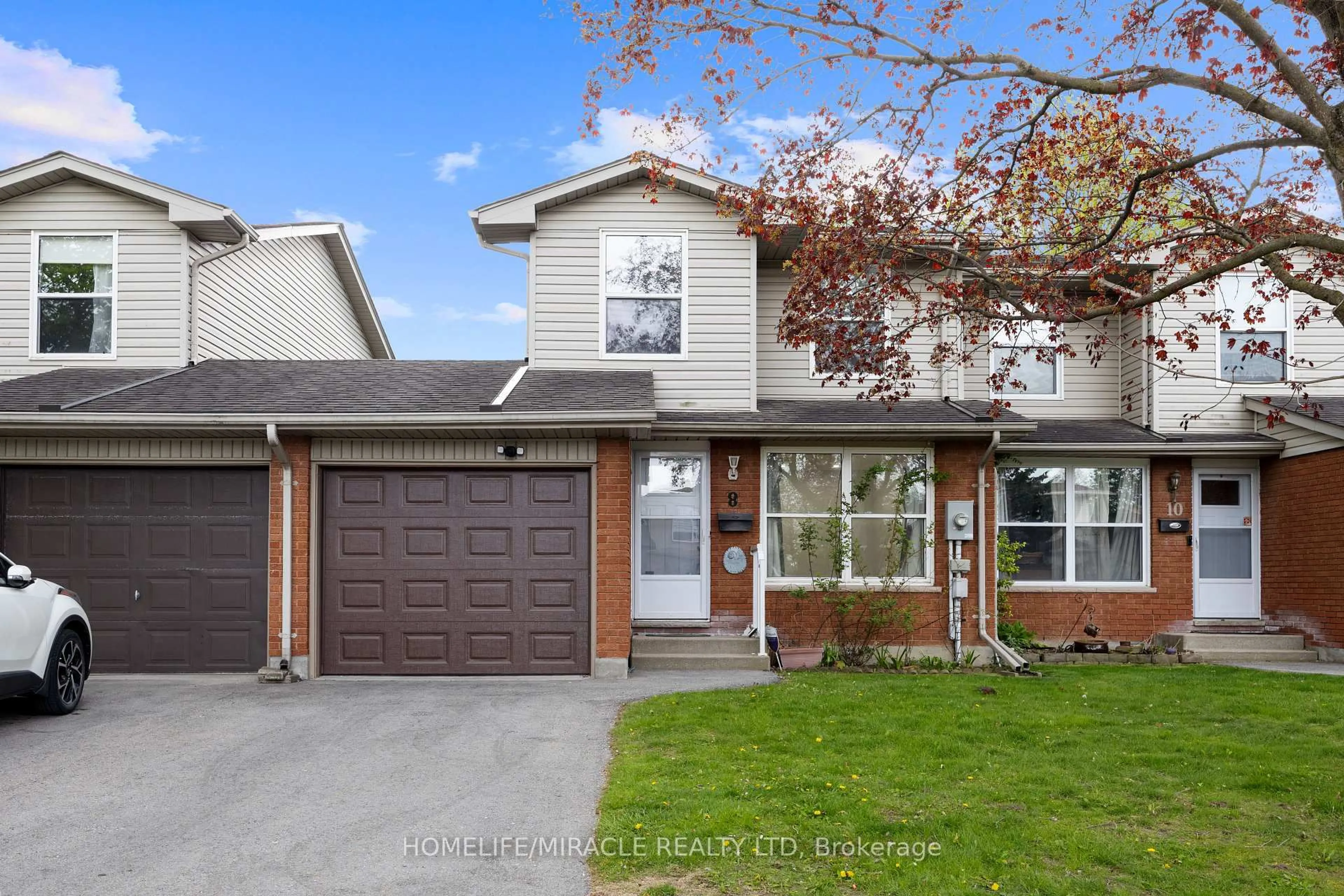 Home with vinyl exterior material, street for 1250 Jalna Blvd, London South Ontario N6E 2W4