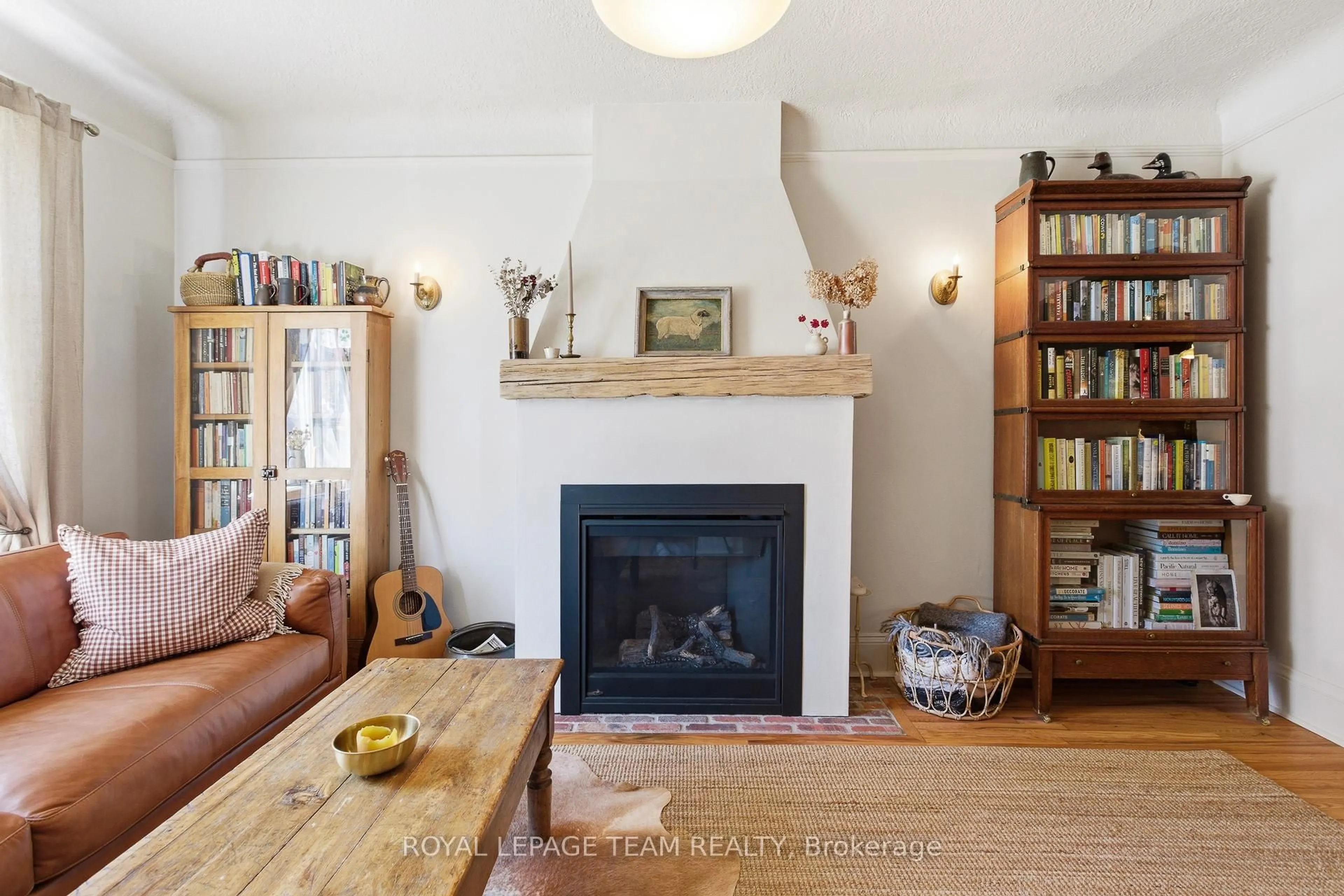 Living room with furniture, unknown for 7 Edina St, Ottawa Ontario K1Y 3P1
