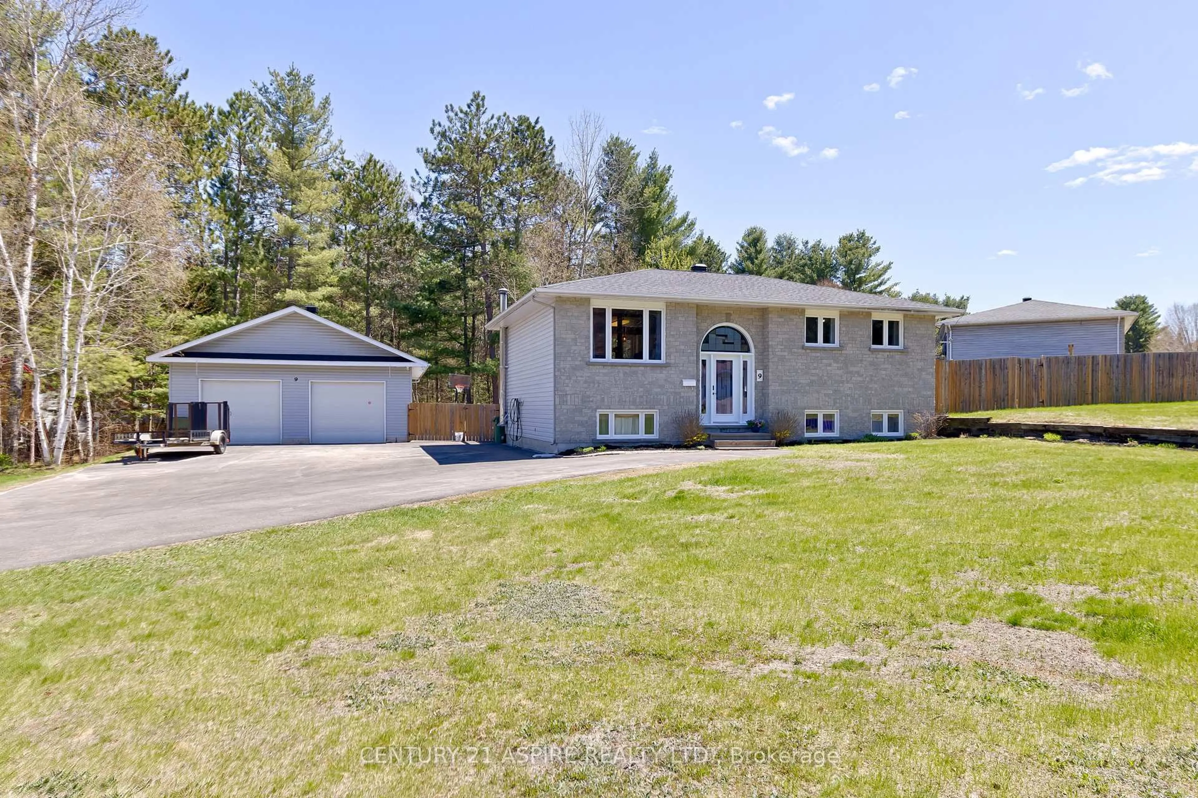 A pic from outside/outdoor area/front of a property/back of a property/a pic from drone, street for 9 Jamie Cres, Petawawa Ontario K8H 3N2