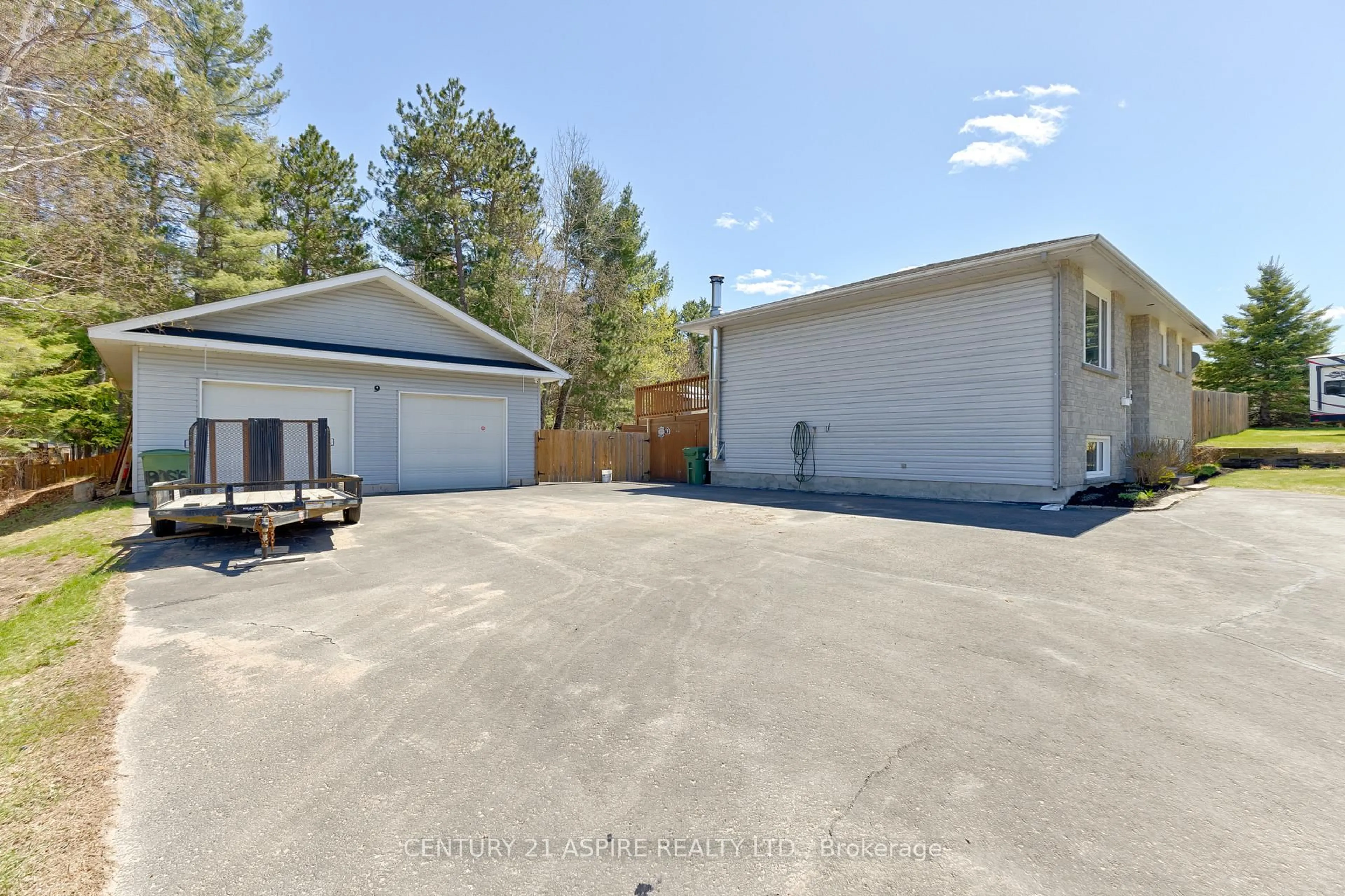 A pic from outside/outdoor area/front of a property/back of a property/a pic from drone, street for 9 Jamie Cres, Petawawa Ontario K8H 3N2