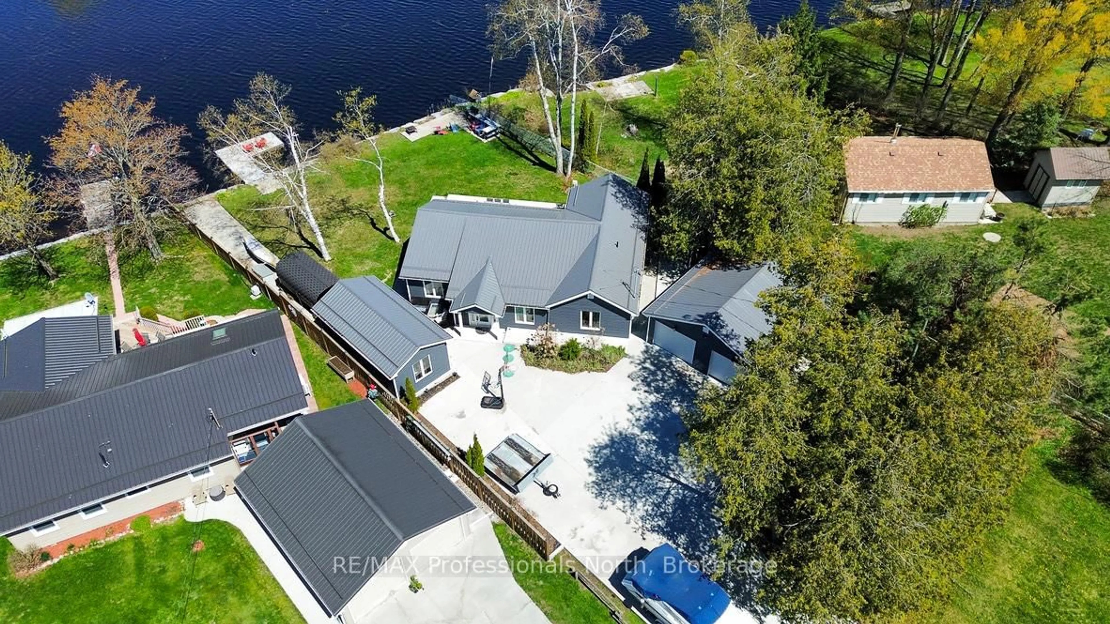 A pic from outside/outdoor area/front of a property/back of a property/a pic from drone, water/lake/river/ocean view for 652 Robel Dr, Selwyn Ontario K0L 1T0