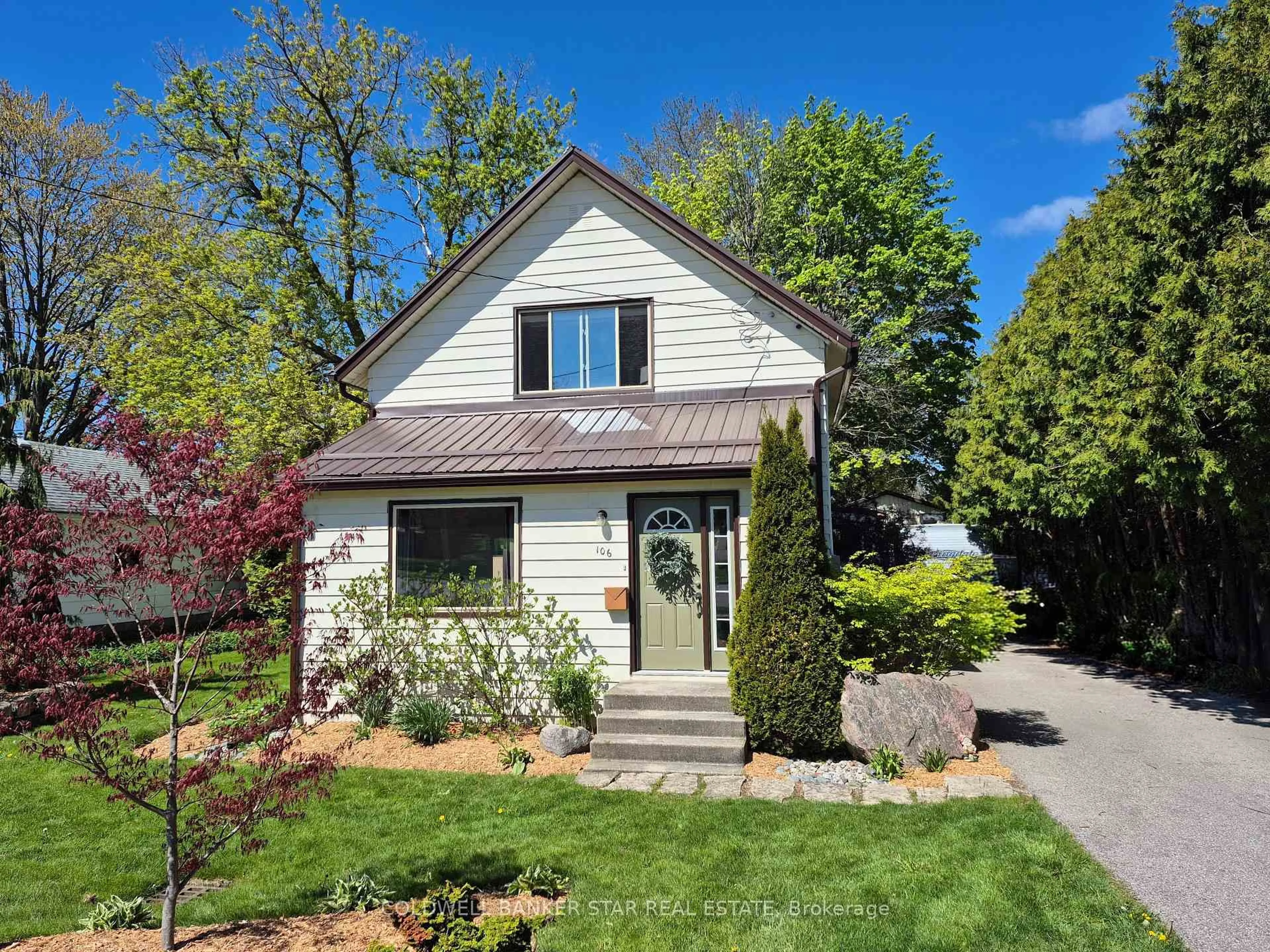Home with vinyl exterior material, street for 106 Fairview Ave, St. Thomas Ontario N5R 4X6