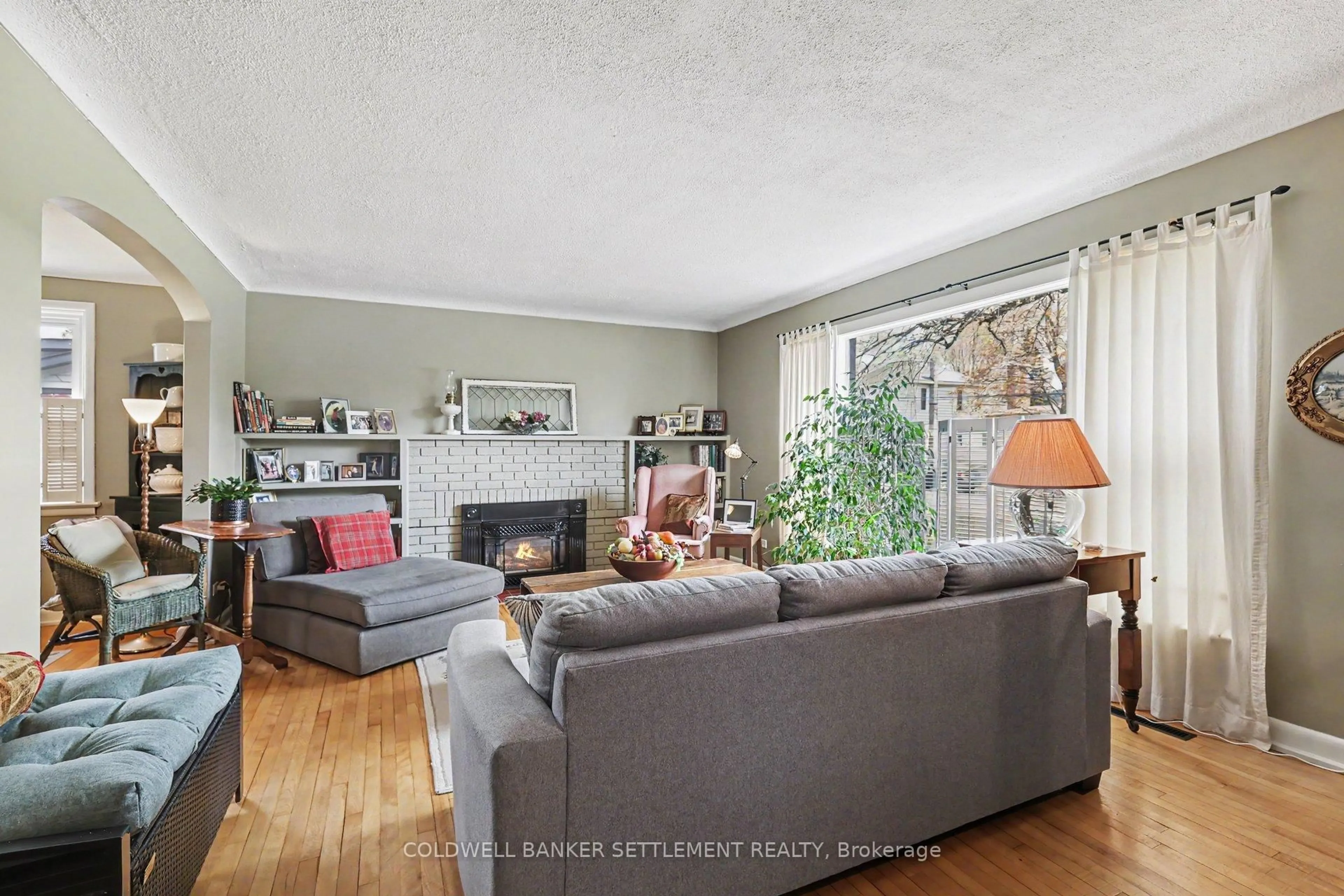 Living room with furniture, unknown for 71 Harvey St, Perth Ontario K7H 1X1