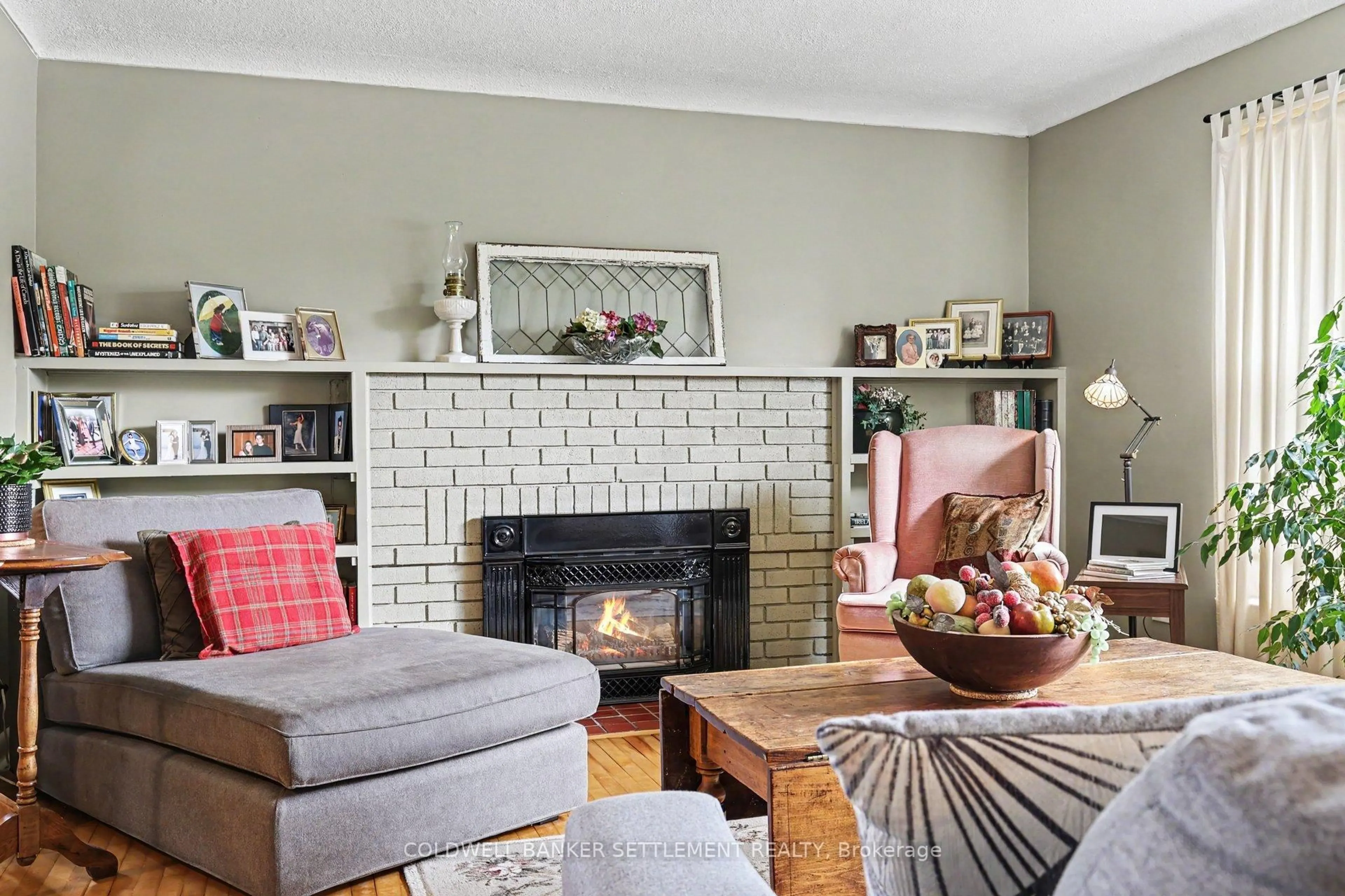 Living room with furniture, unknown for 71 Harvey St, Perth Ontario K7H 1X1