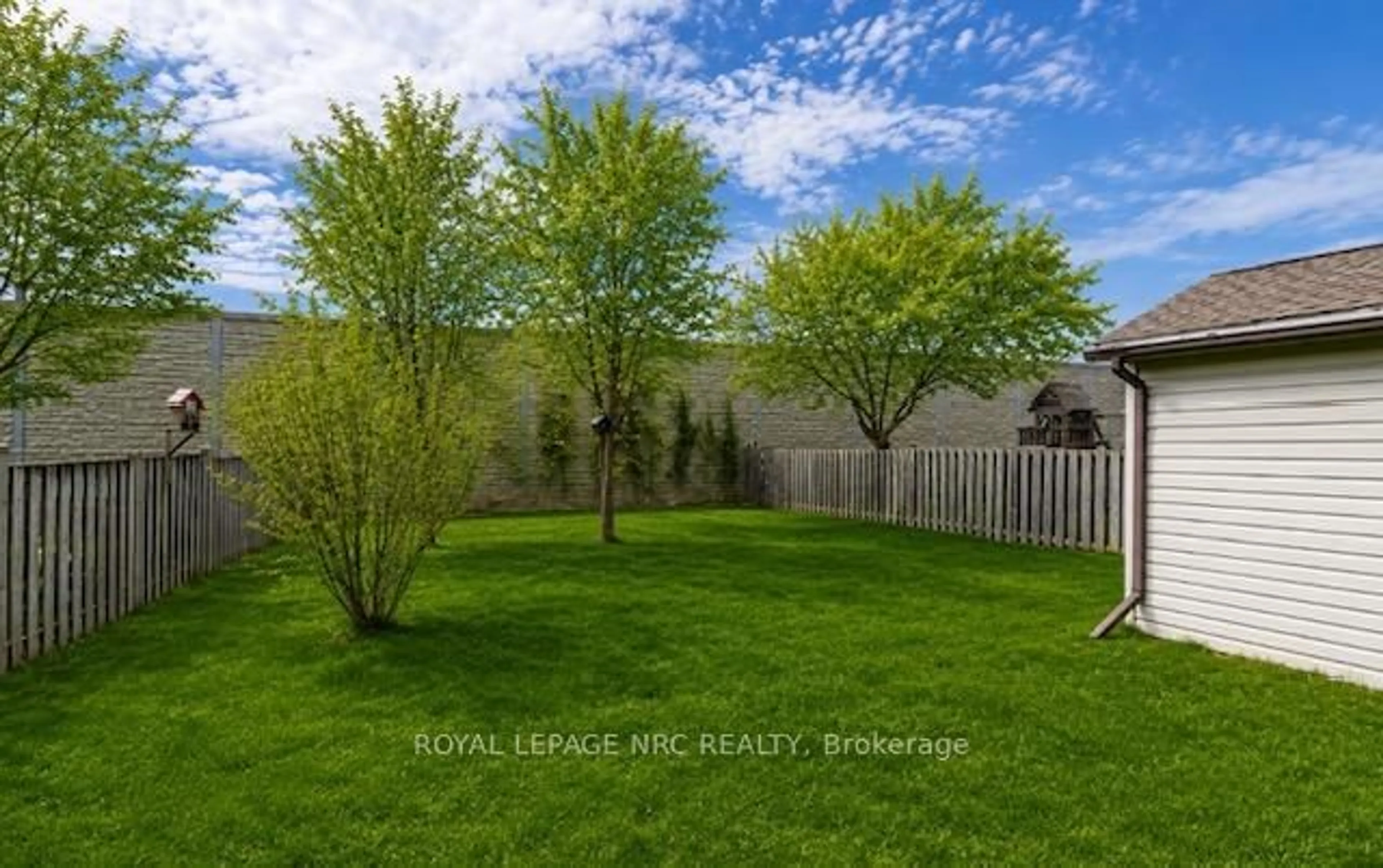 A pic from outside/outdoor area/front of a property/back of a property/a pic from drone, forest/trees view for 6787 AILANTHUS Ave, Niagara Falls Ontario L2G 4C6