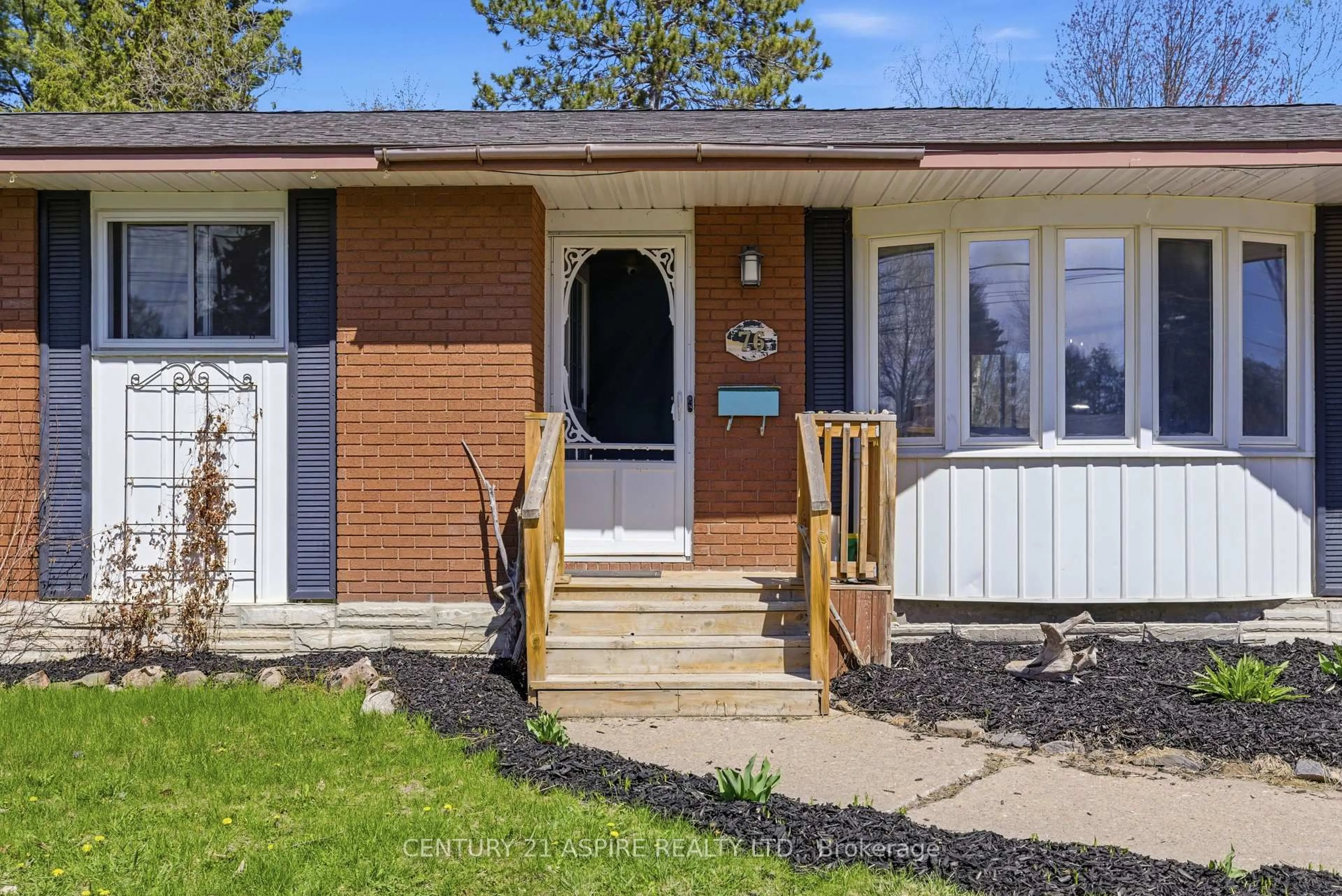 Home with vinyl exterior material, street for 76 Doran Rd, Petawawa Ontario K8H 1R2