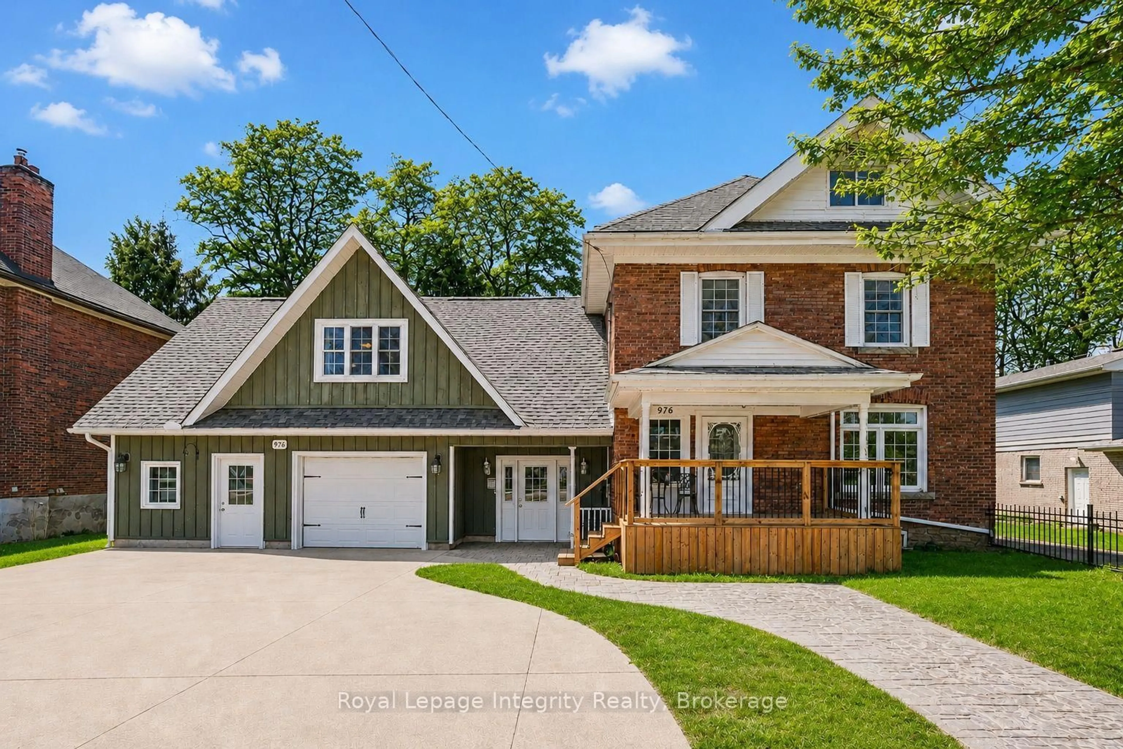 Home with brick exterior material, street for 976 6th Ave, Owen Sound Ontario N4K 2V4