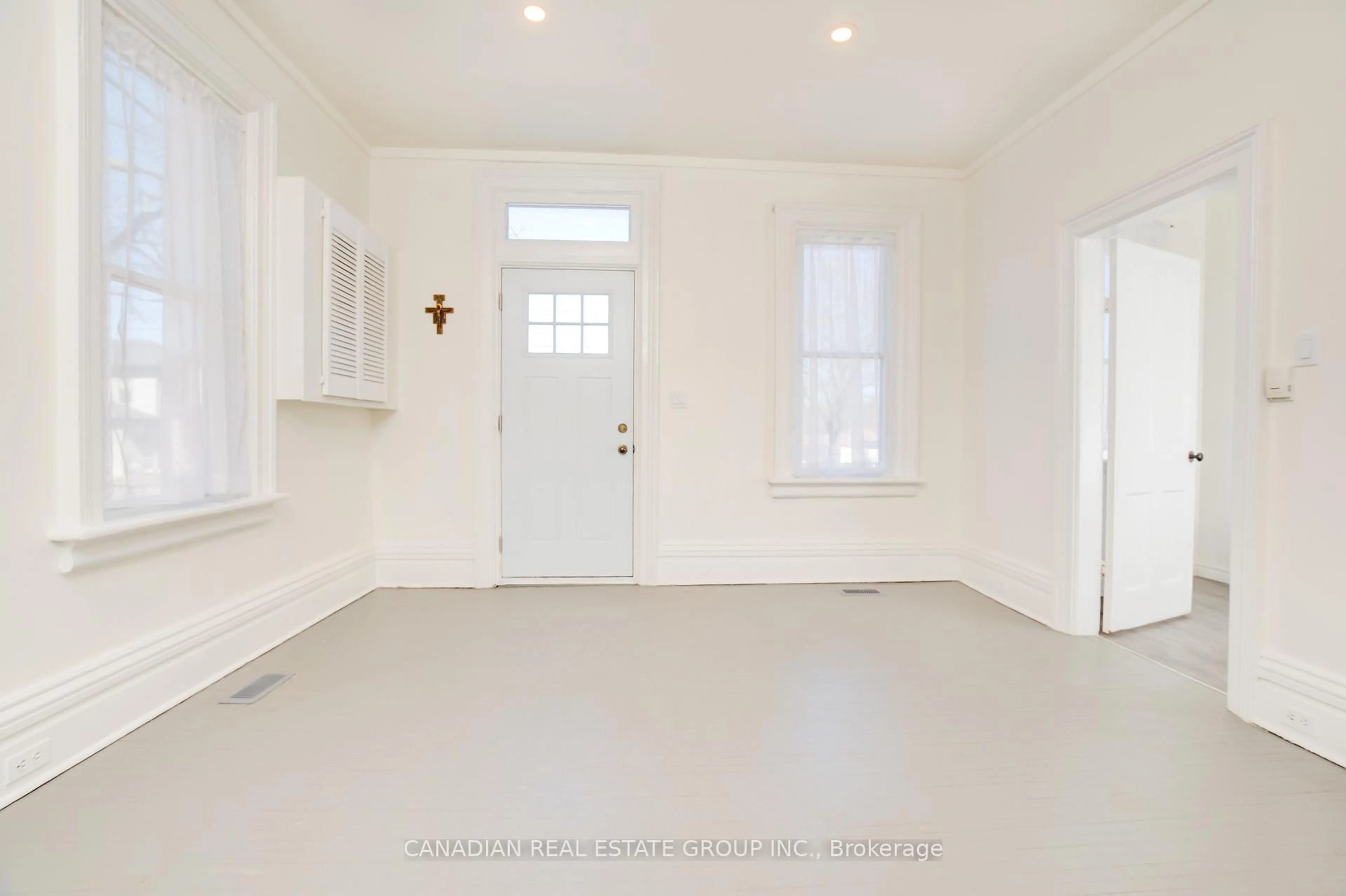 Indoor entryway for 207 Front St, Trent Hills Ontario K0L 1L0