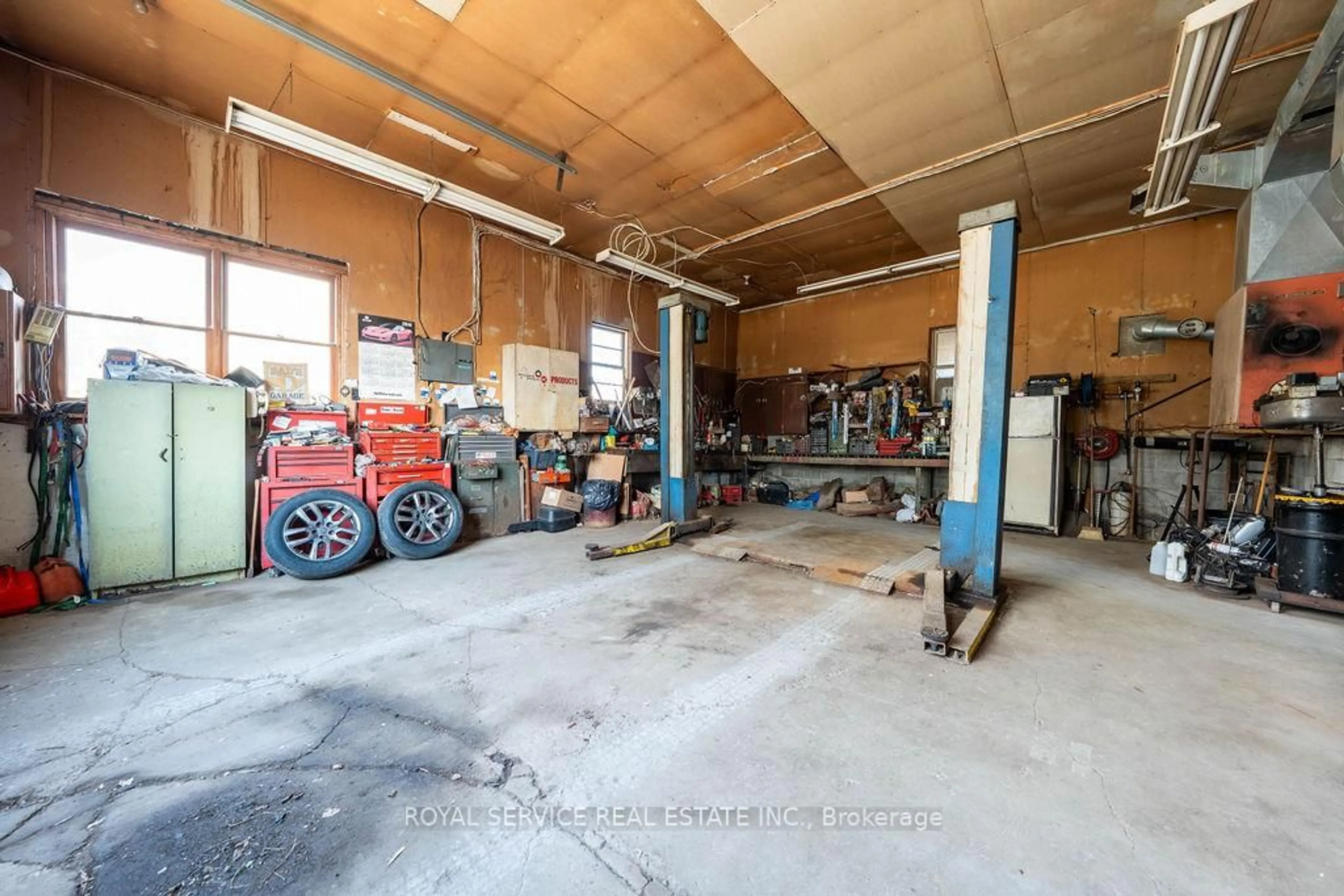 Indoor garage for 155 Drivers Rest Rd, Alnwick/Haldimand Ontario K0K 2G0