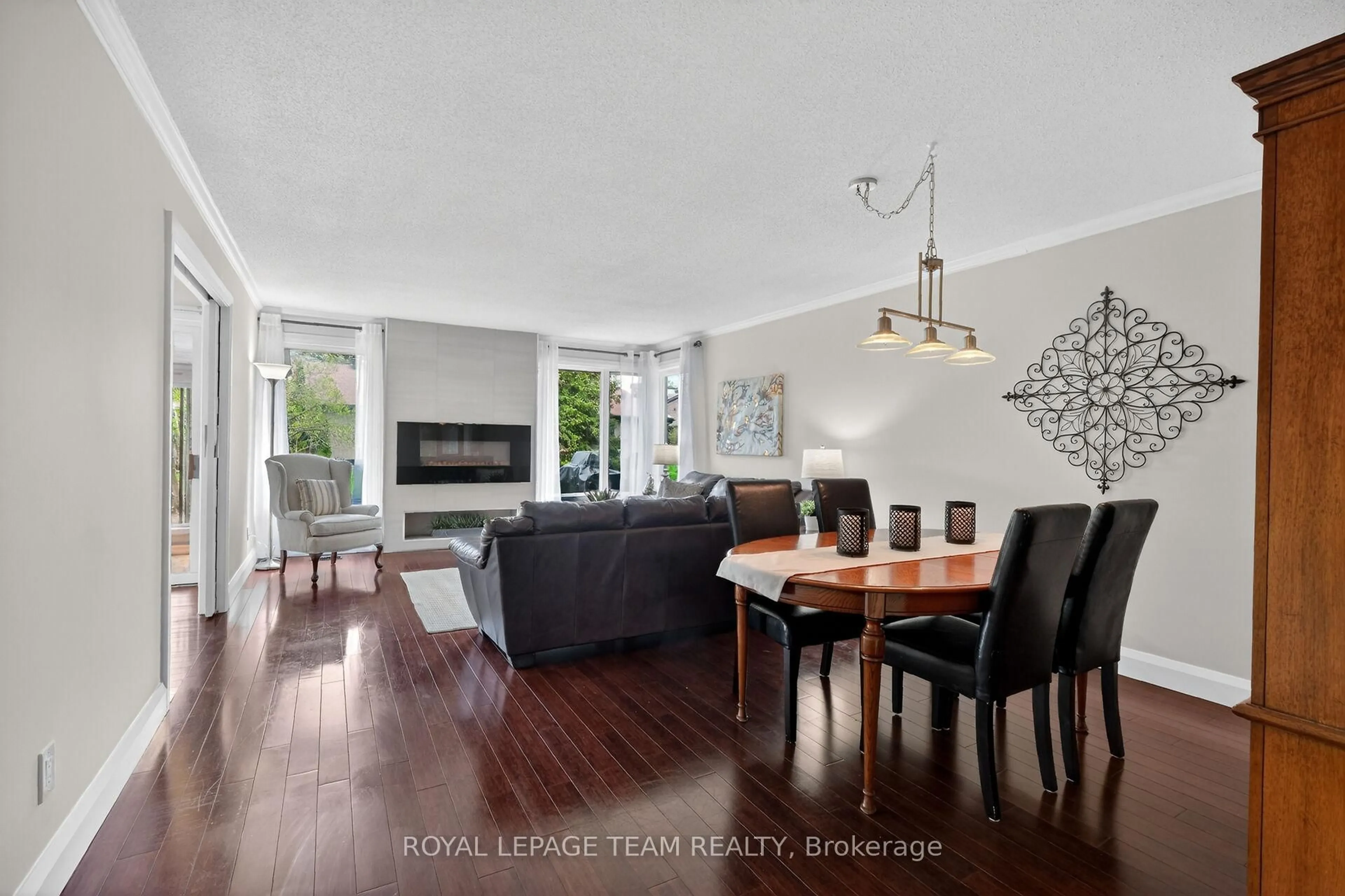 Living room with furniture, wood/laminate floor for 10 Pebble Beach Crt, Ottawa Ontario K2S 1B9