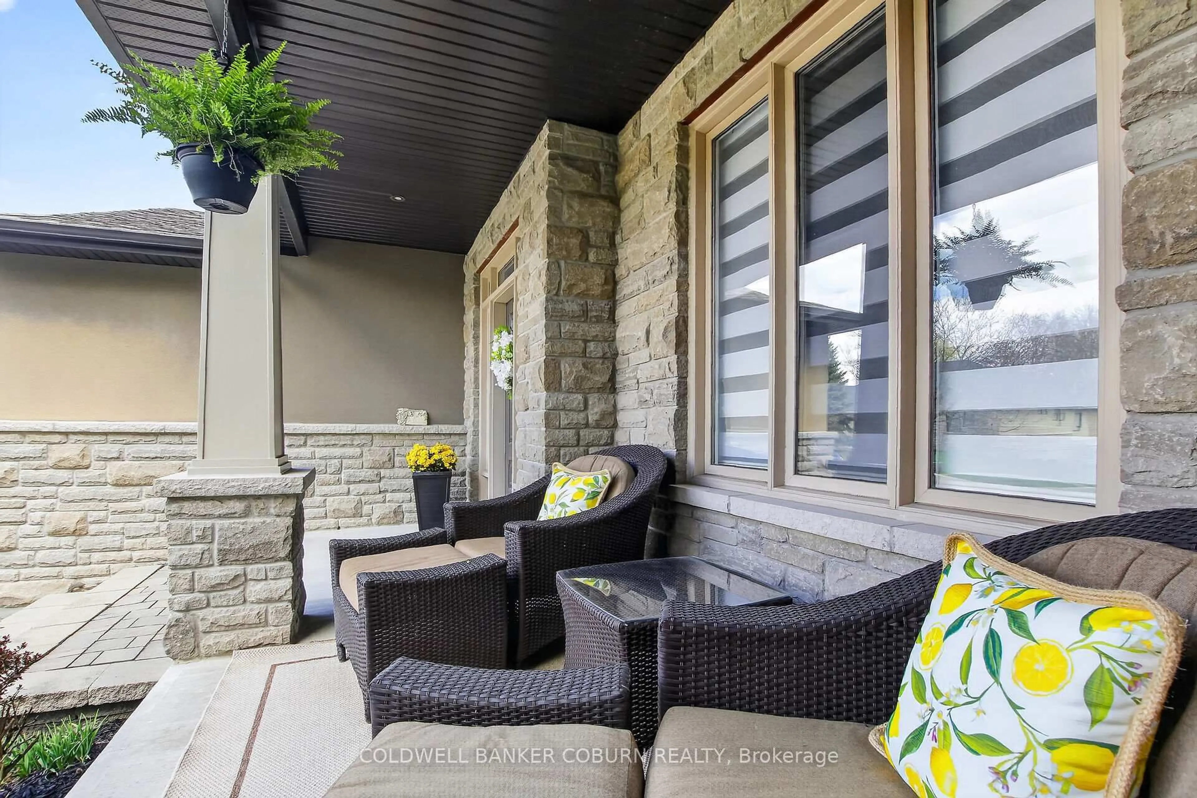 Patio, unknown for 211 Jensen Crt, Carp Ontario K0A 1L0