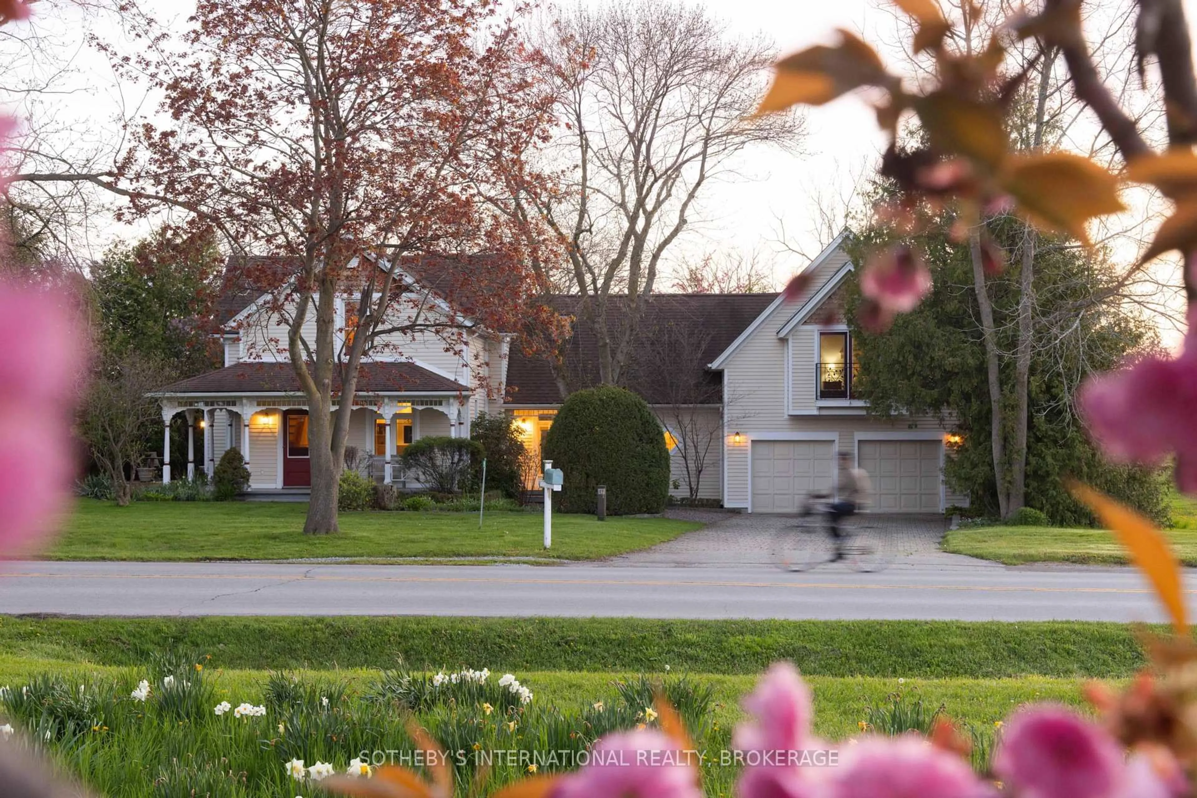Unknown for 15906 Niagara Pkwy, Niagara-on-the-Lake Ontario L0S 1J0