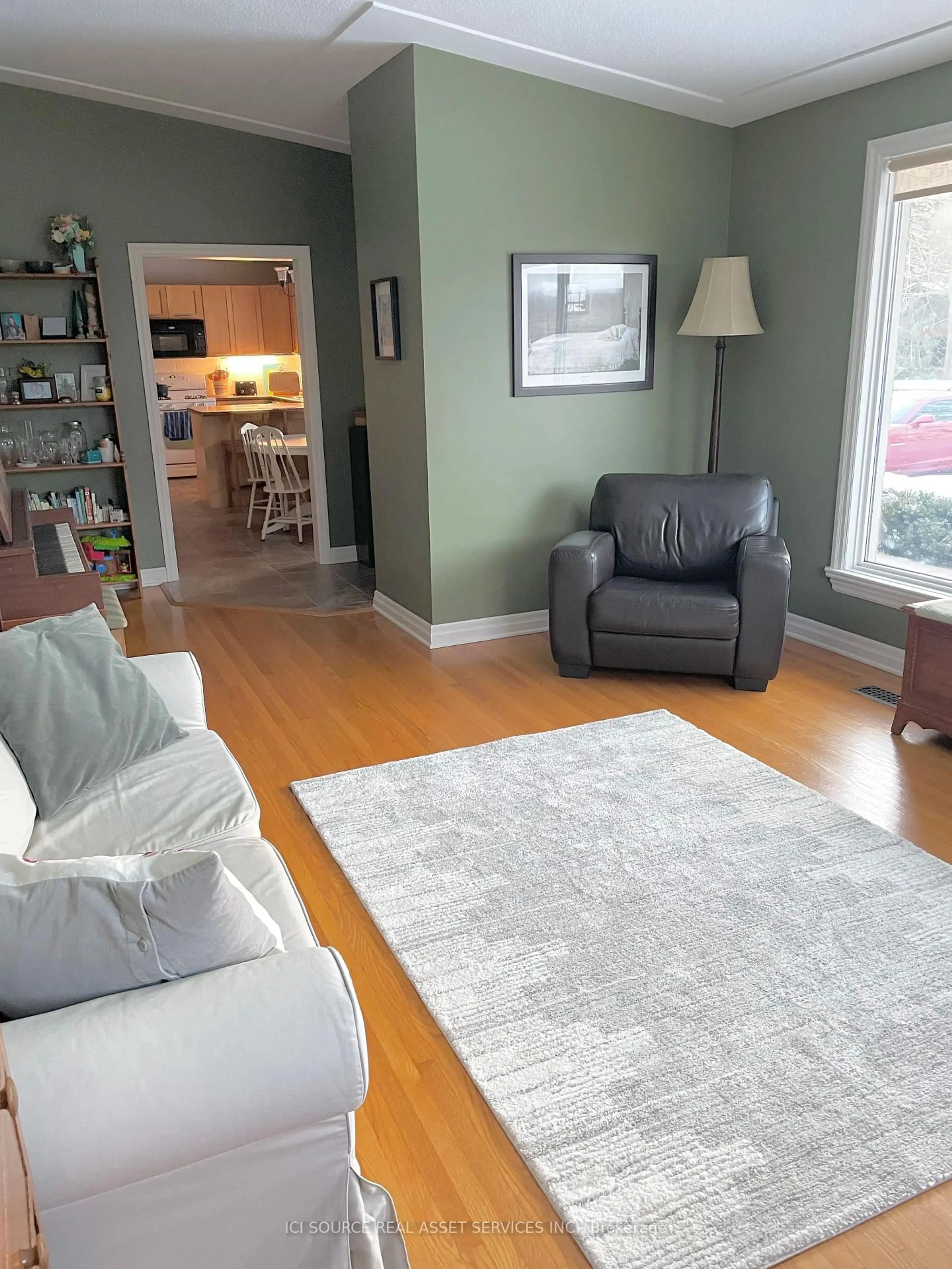 Living room with furniture, unknown for 4113 Aberdeen Rd, Lincoln Ontario L0R 1B6
