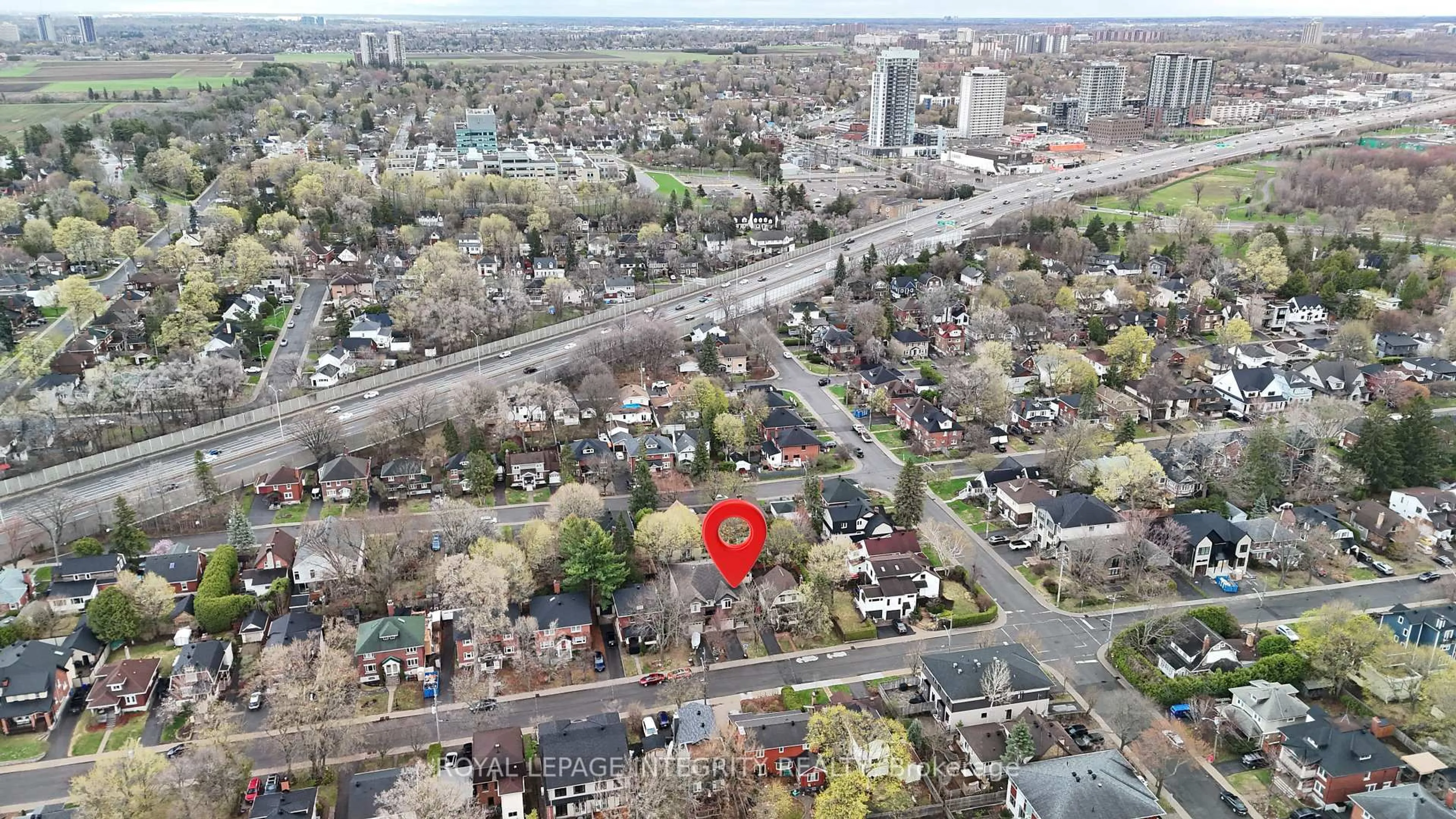 A pic from outside/outdoor area/front of a property/back of a property/a pic from drone, street for 142 Faraday St, Ottawa Ontario K1Y 3M4