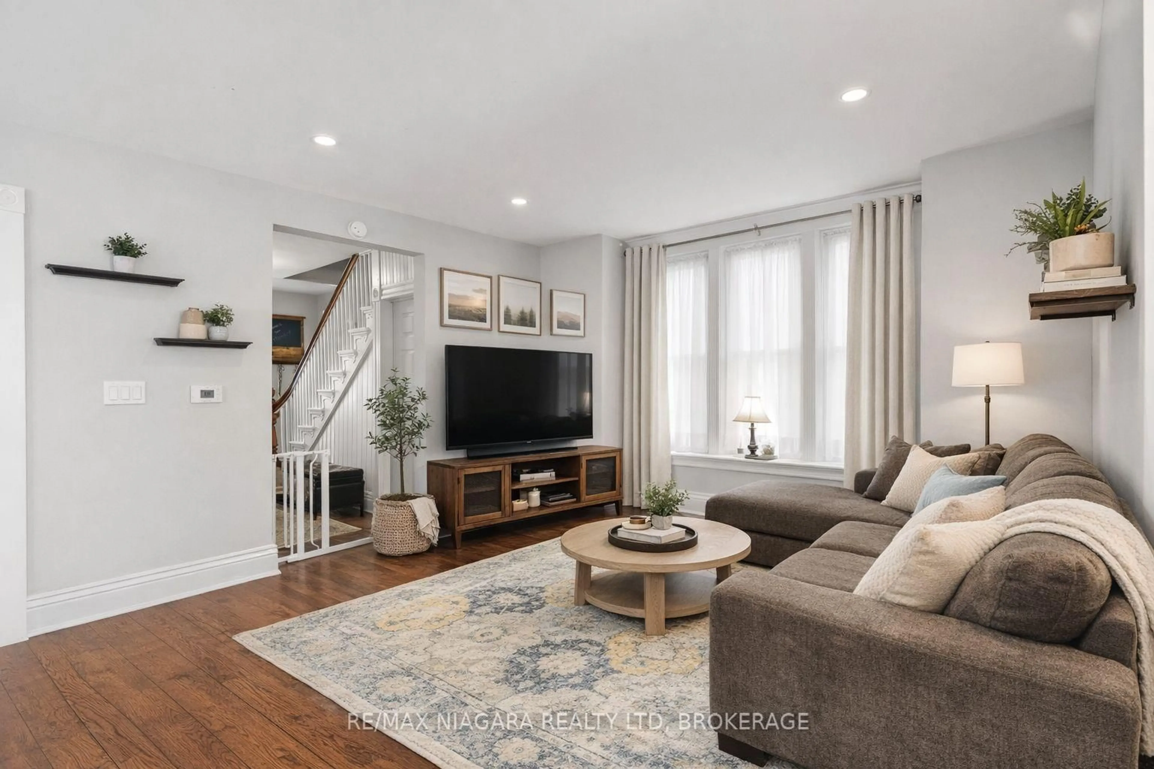 Living room with furniture, unknown for 85 Maple St, St. Catharines Ontario L2R 2B2