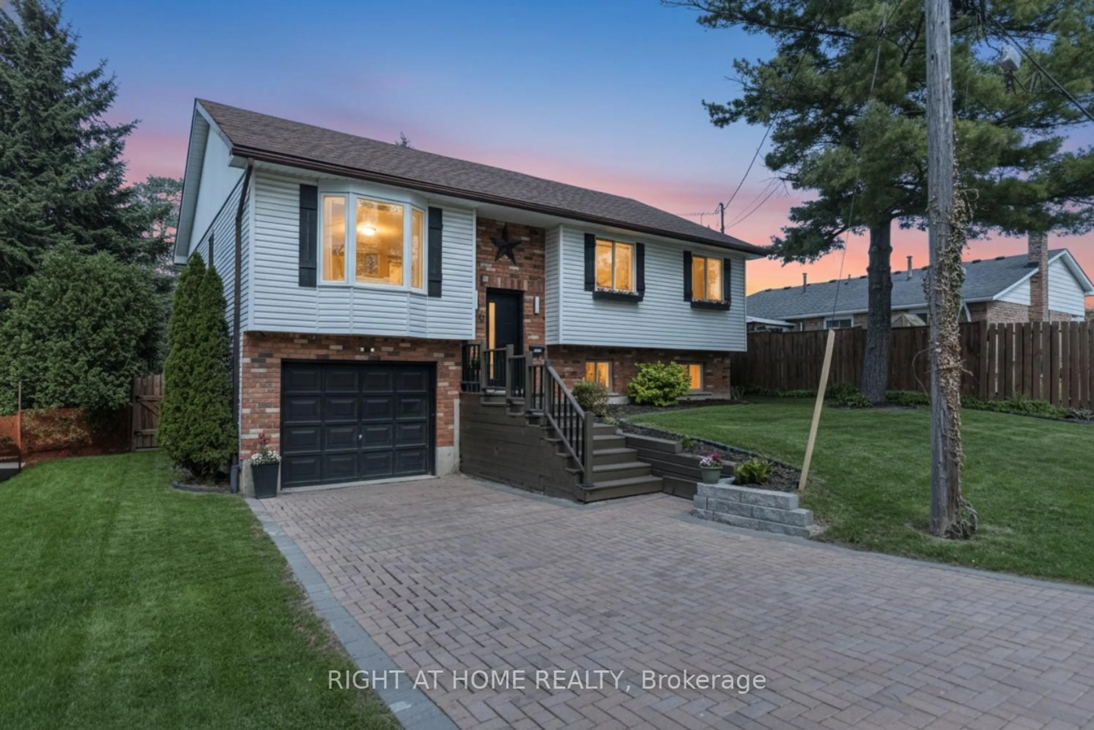 Home with brick exterior material, street for 85 Aberdeen St, Haldimand Ontario N3W 1C3