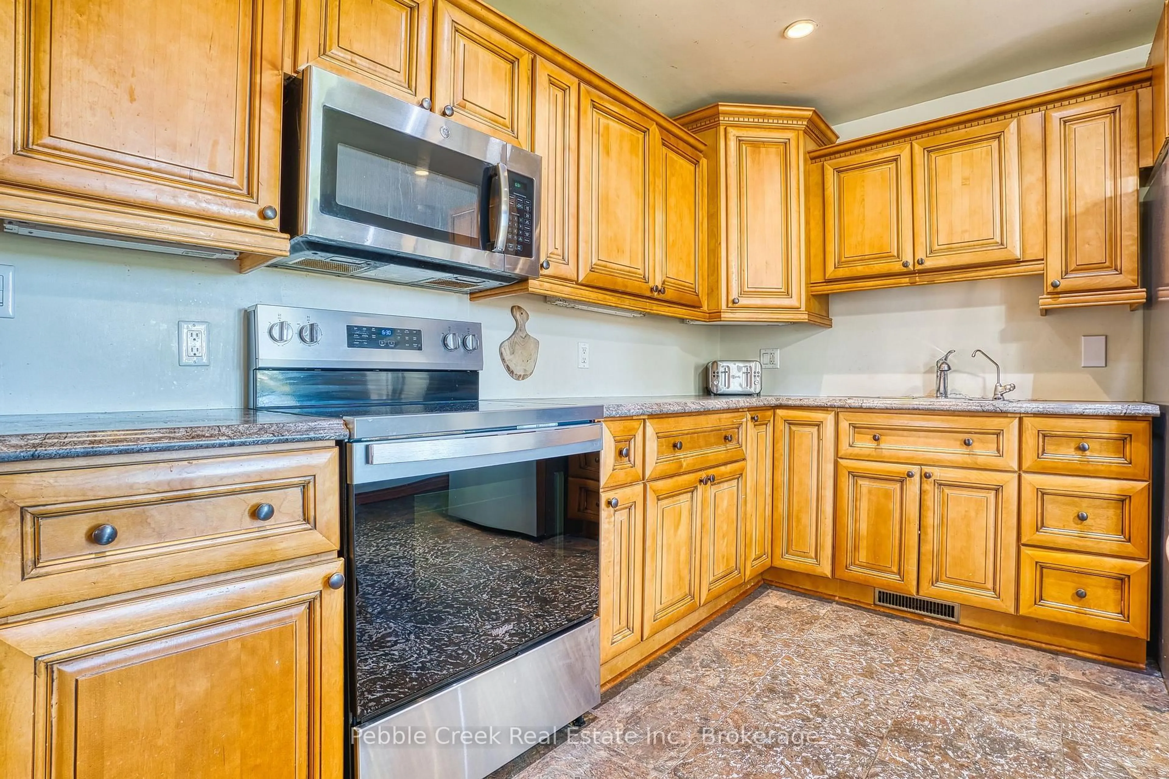 Standard kitchen, ceramic/tile floor for 70725 Airport Line, South Huron Ontario N0M 1S4
