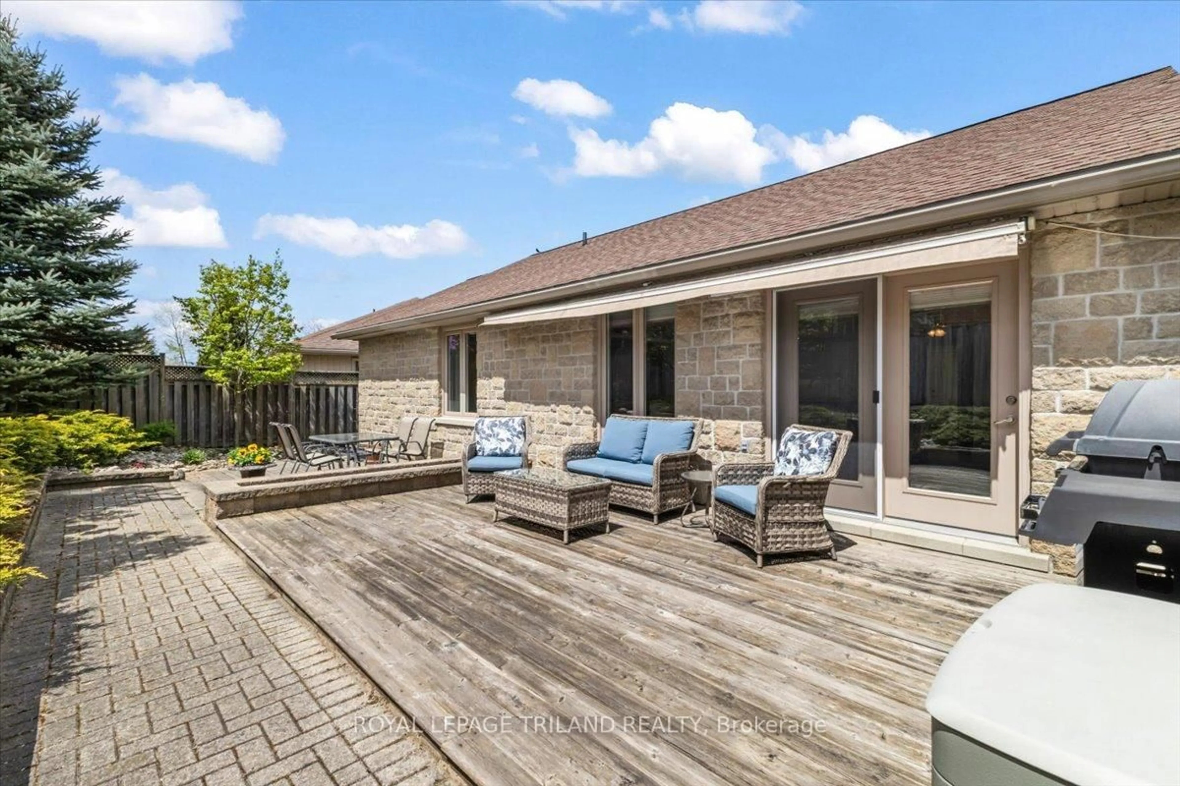 Patio, unknown for 272 4th Street Cres, Hanover Ontario N4N 3S9