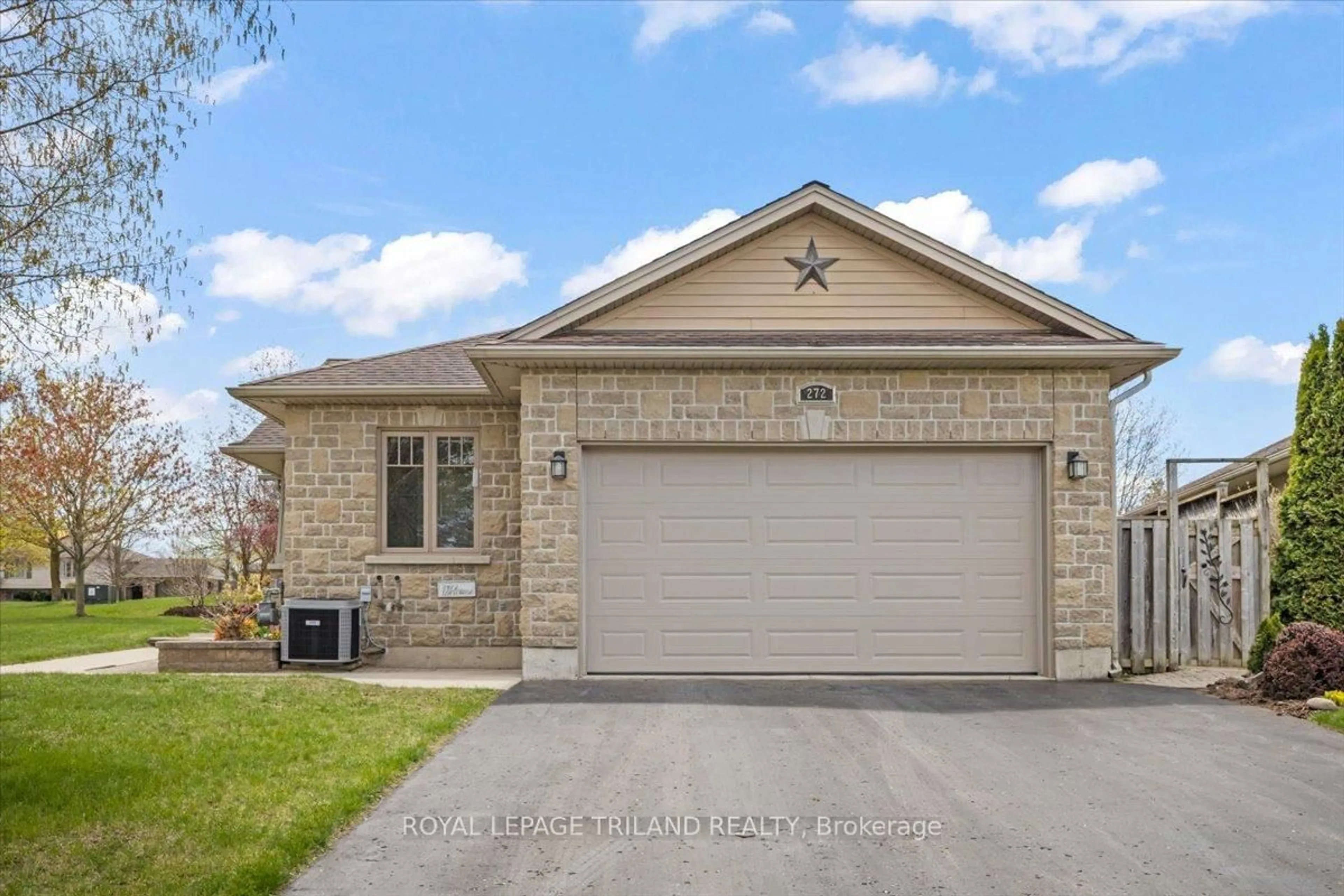 Home with brick exterior material, street for 272 4th Street Cres, Hanover Ontario N4N 3S9