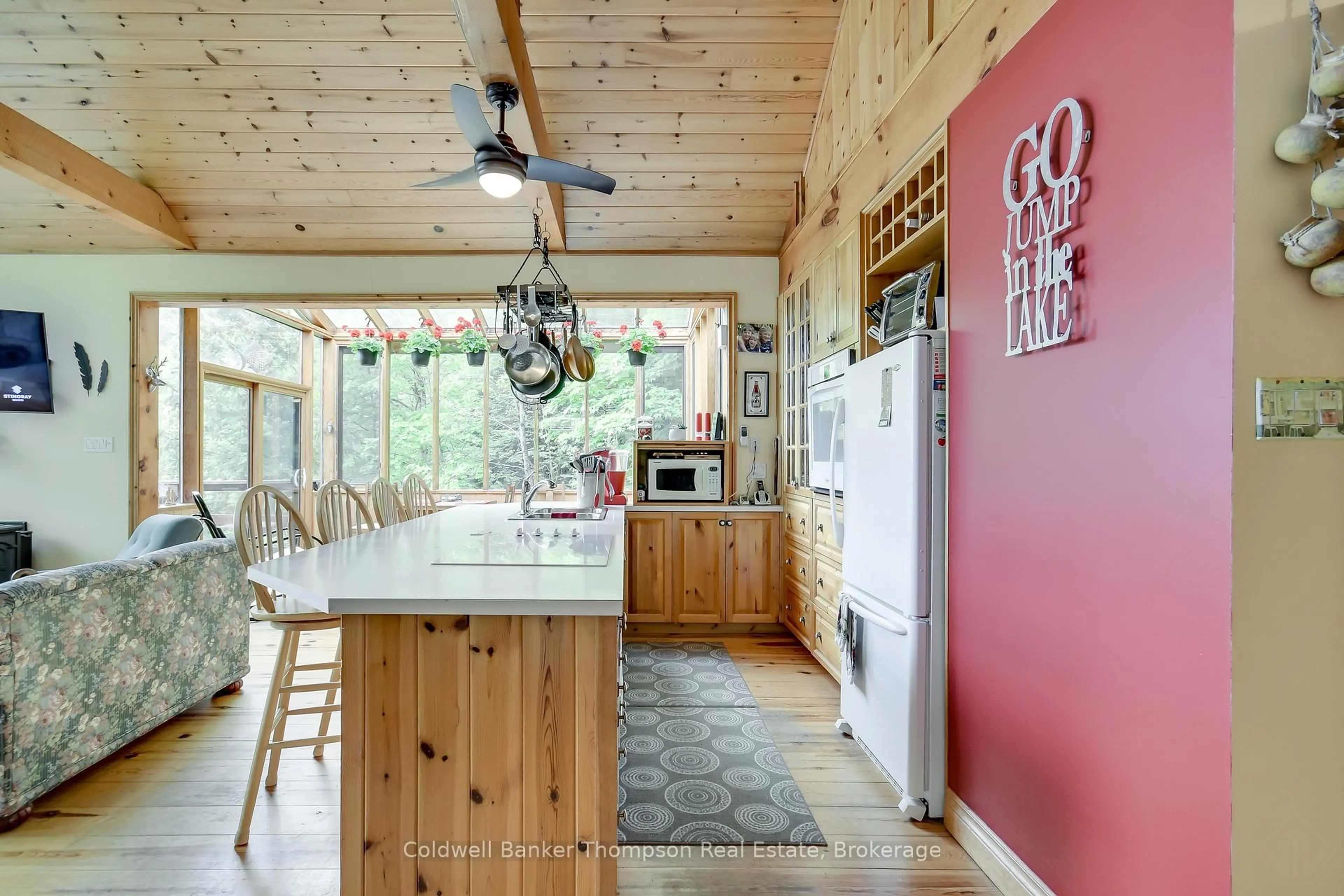 Rustic kitchen, ceramic/tile floor for 100 ROCK Rd, Huntsville Ontario P0A 1R0