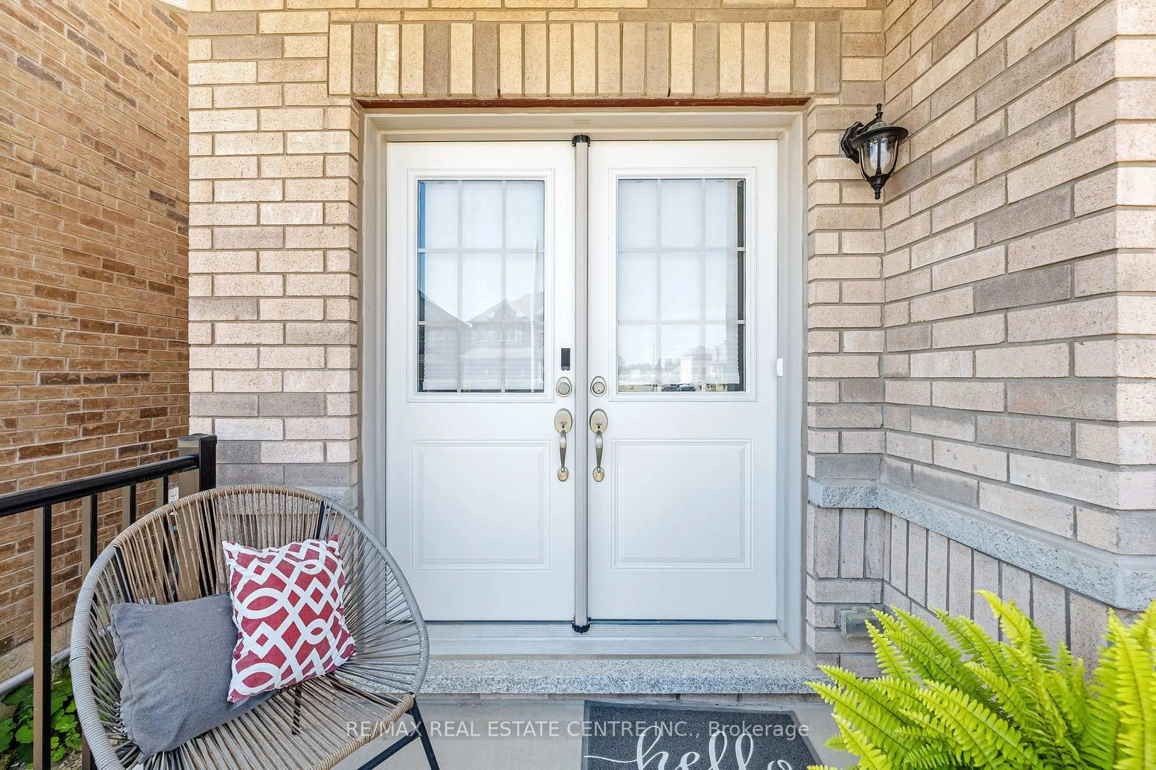 Indoor entryway for 322 Russell St, Southgate Ontario N0C 1B0