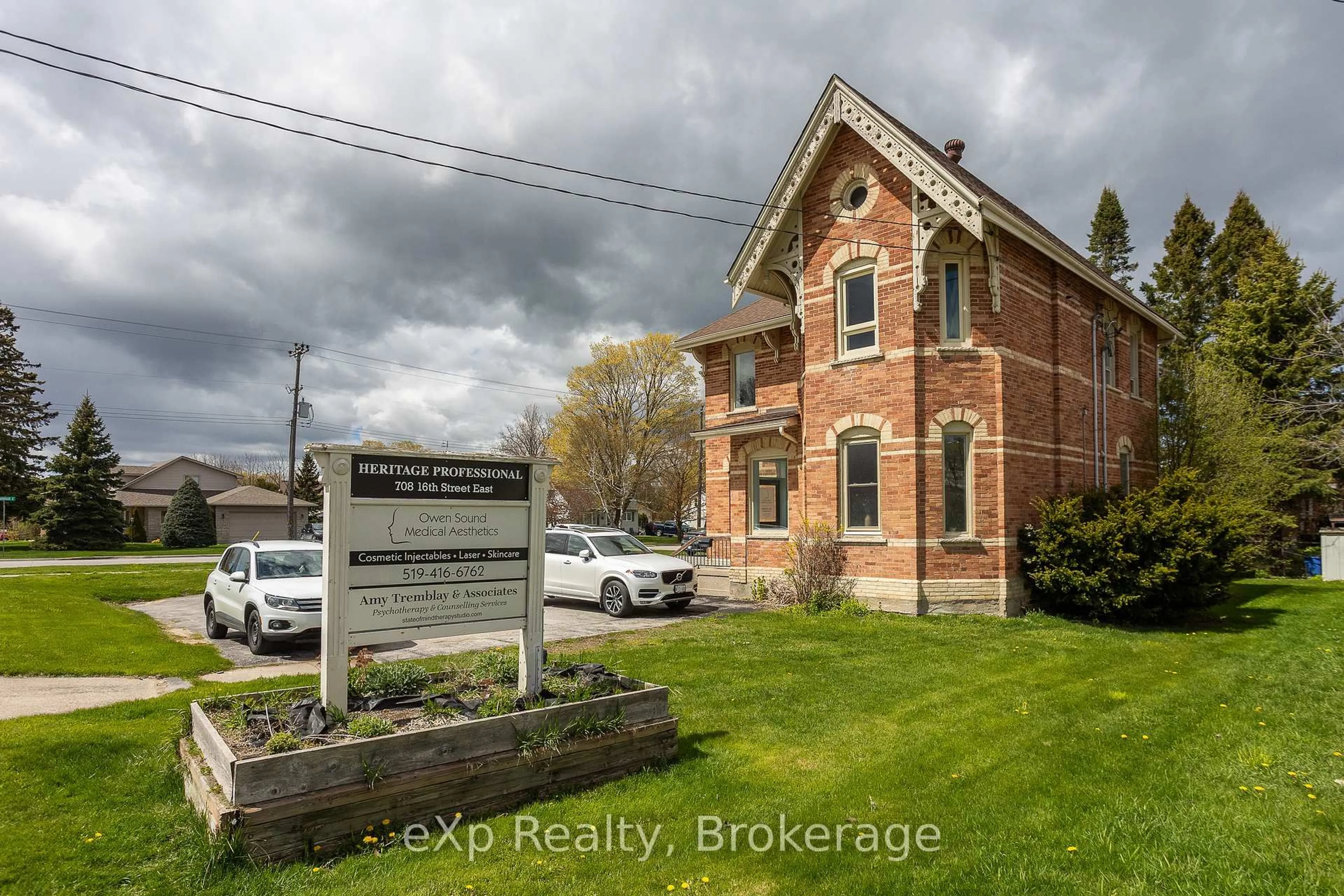 Unknown for 708 16th St, Owen Sound Ontario N4K 1Y9